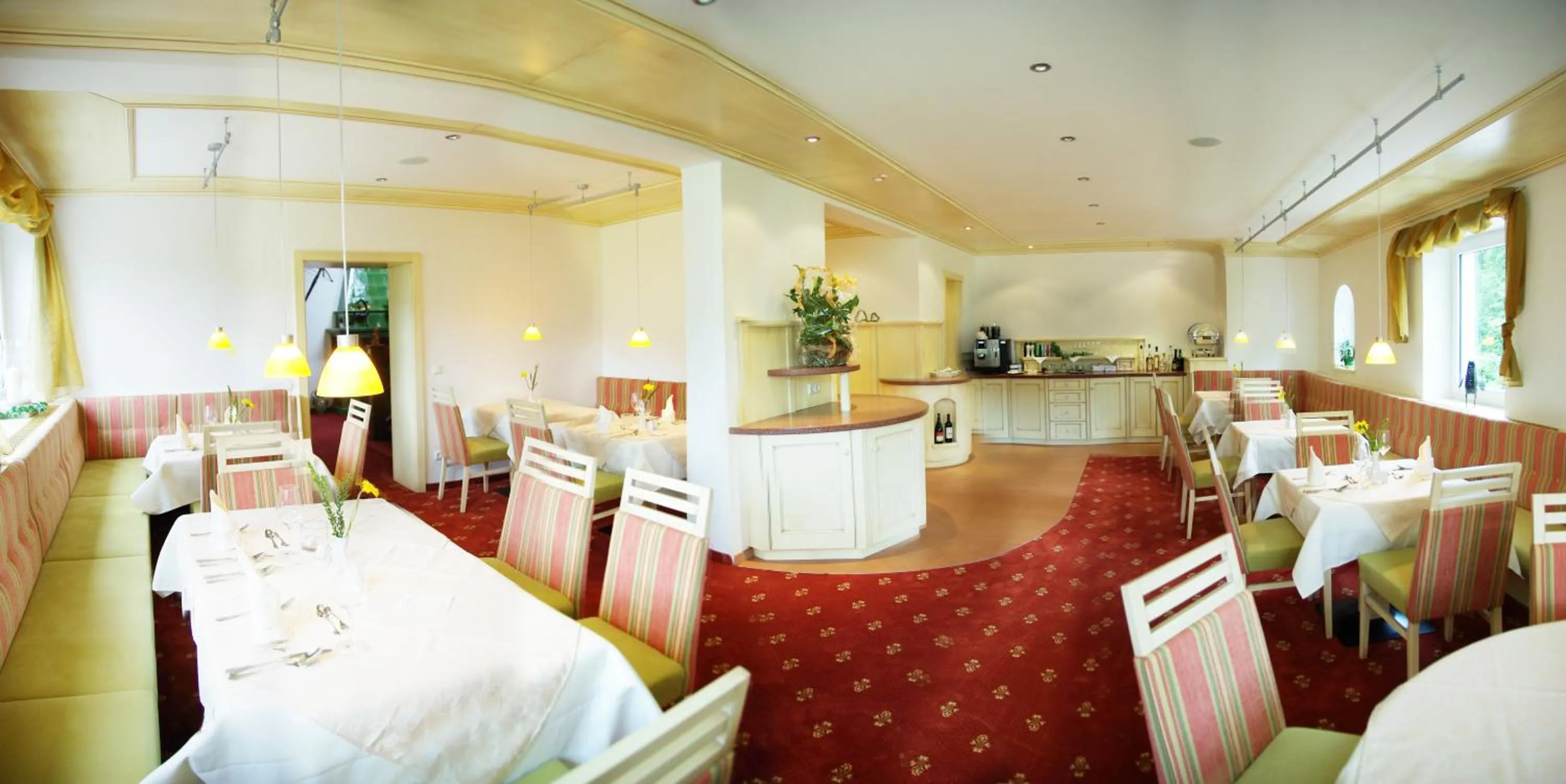 Restaurant/places to eat in Hotel-Garni Drachenburg