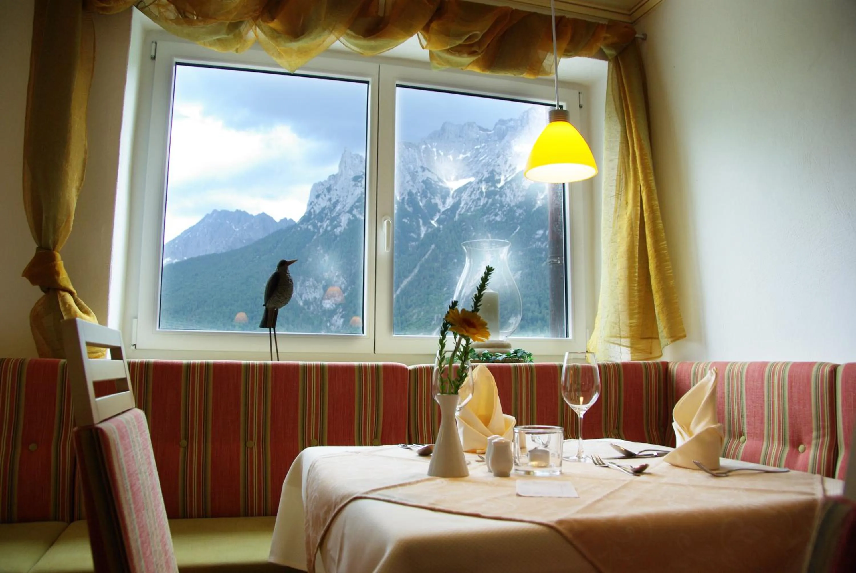 Restaurant/places to eat in Hotel-Garni Drachenburg