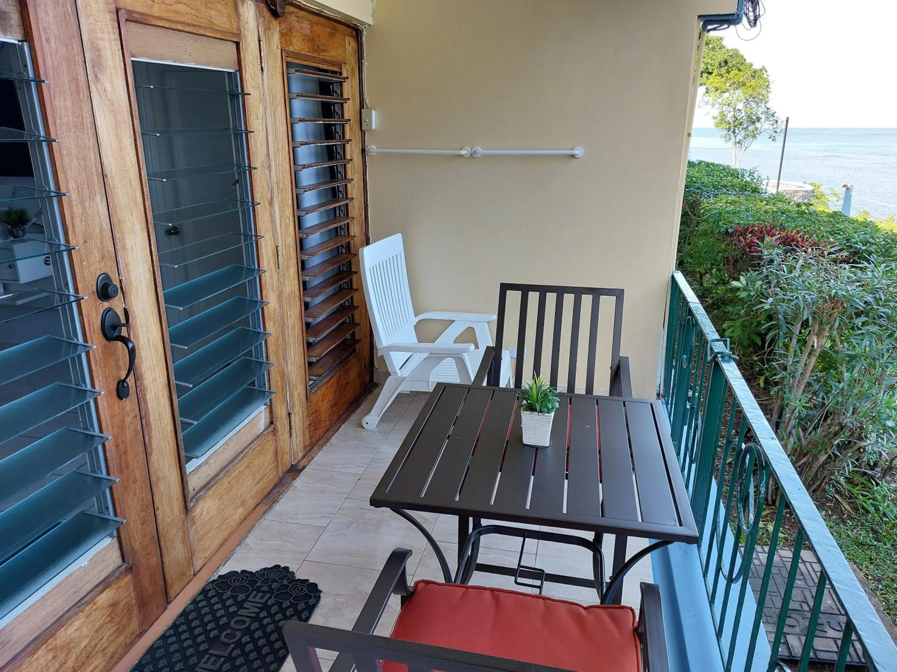 Patio in Contemporary Ocean view 2bed Carib Ocho Rios Condo