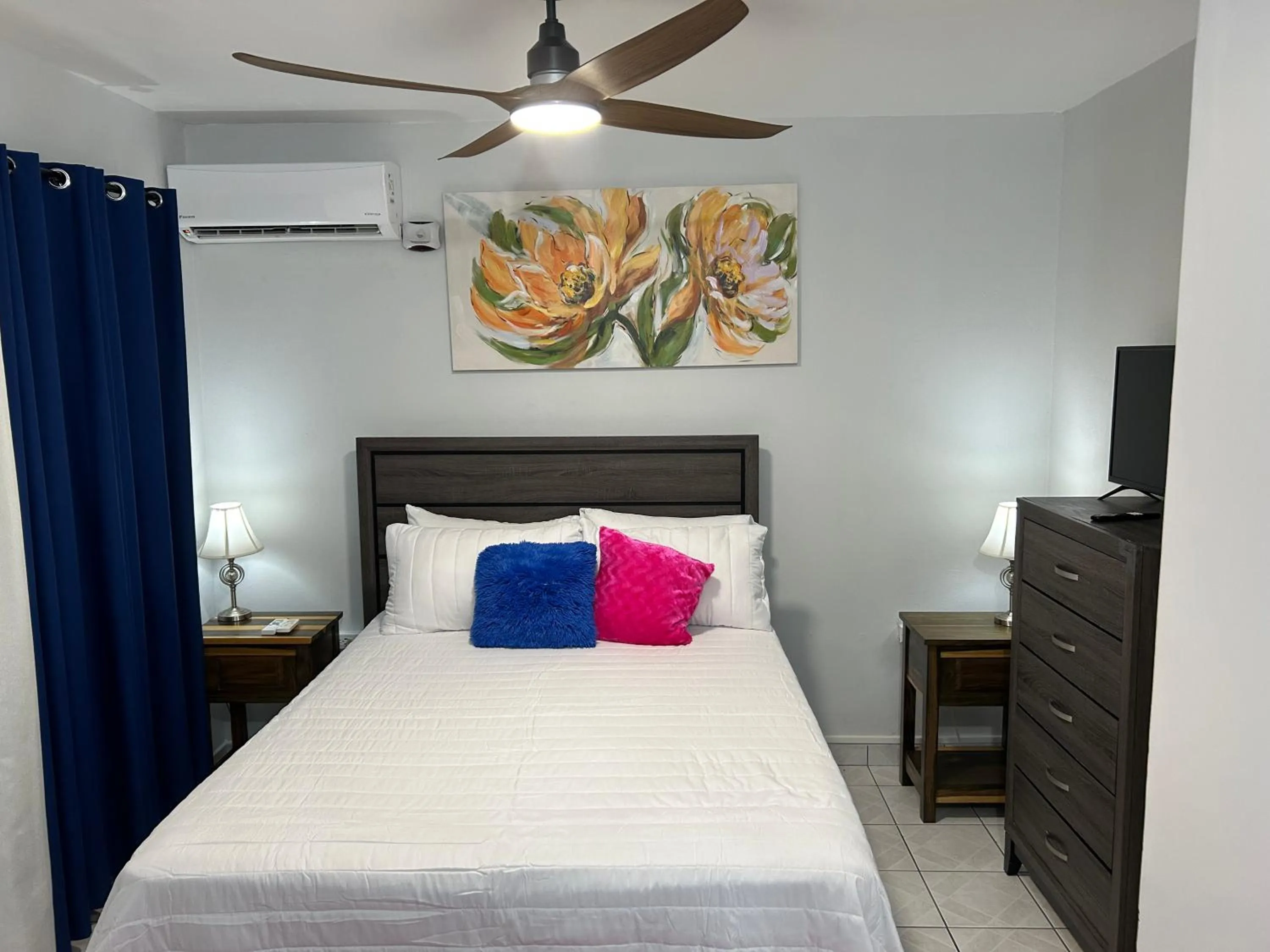 Bed in Contemporary Ocean view 2bed Carib Ocho Rios Condo
