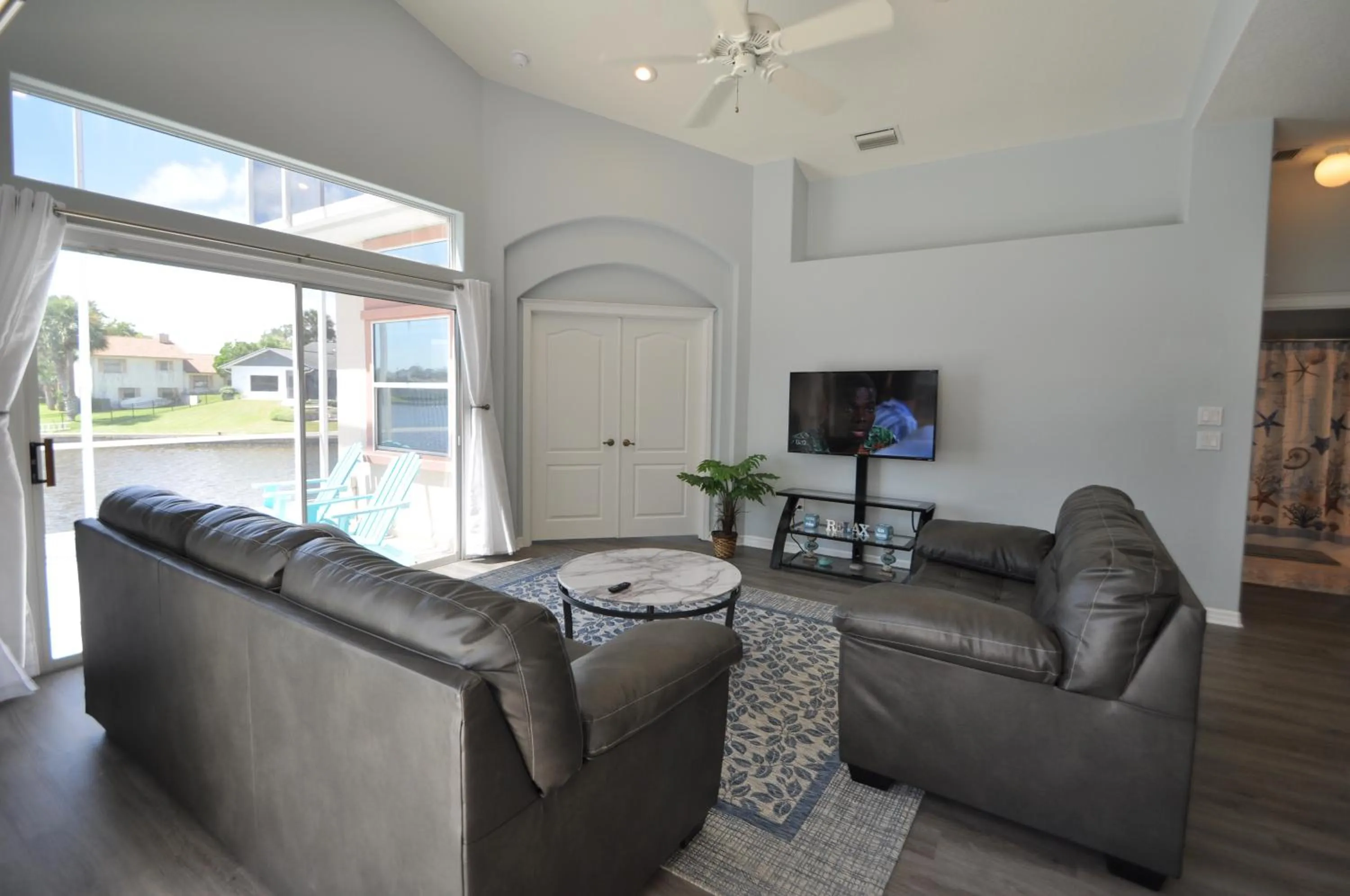 Sunset Bay Beautiful Pool Home - Bring Your Boat or Jet Ski - Canal with Dock- Sleeps 10 - 4 BD