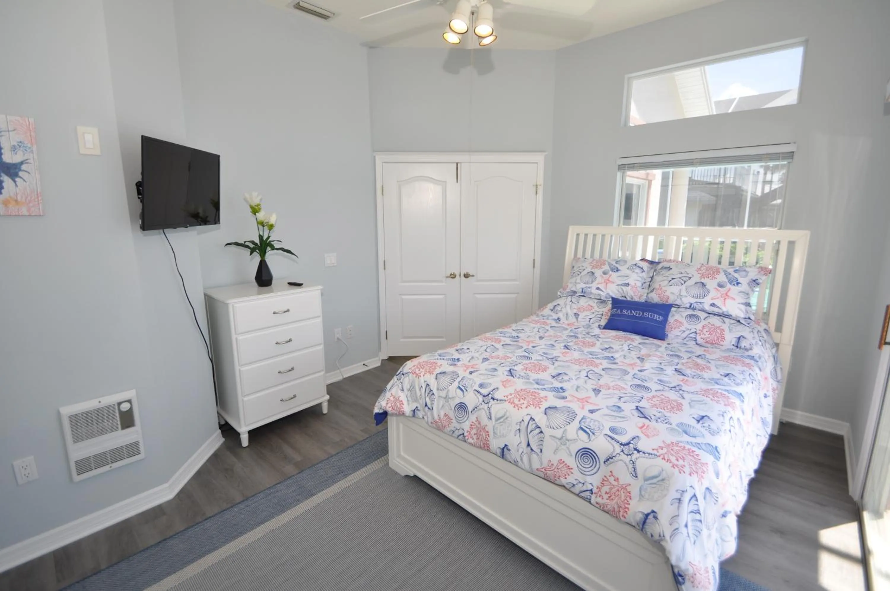 Sunset Bay Beautiful Pool Home - Bring Your Boat or Jet Ski - Canal with Dock- Sleeps 10 - 4 BD