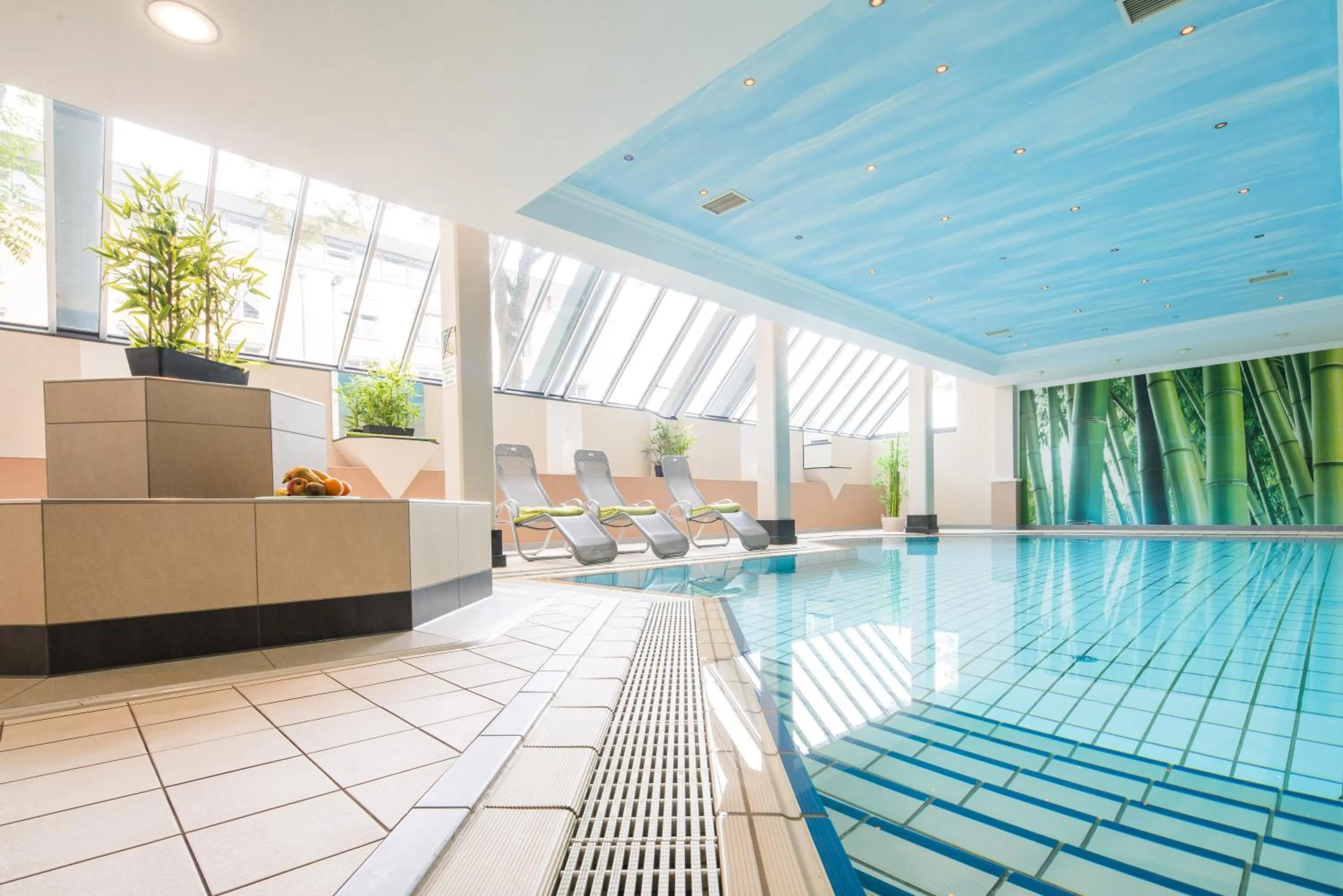 Swimming pool in Best Western Plus Hotel Am Schlossberg