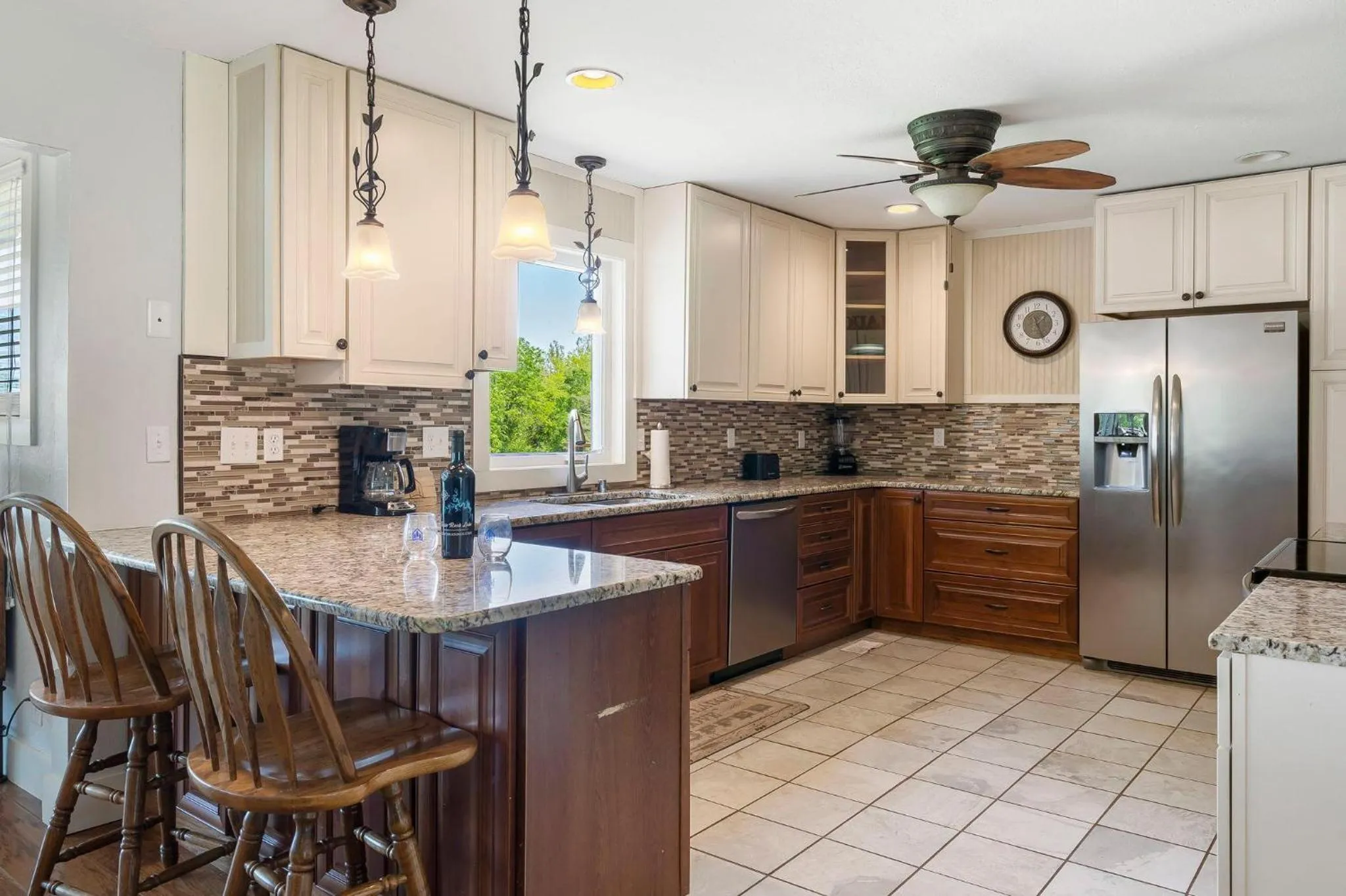 Lake Escape Lakefront Lodge at Red Bud Cove