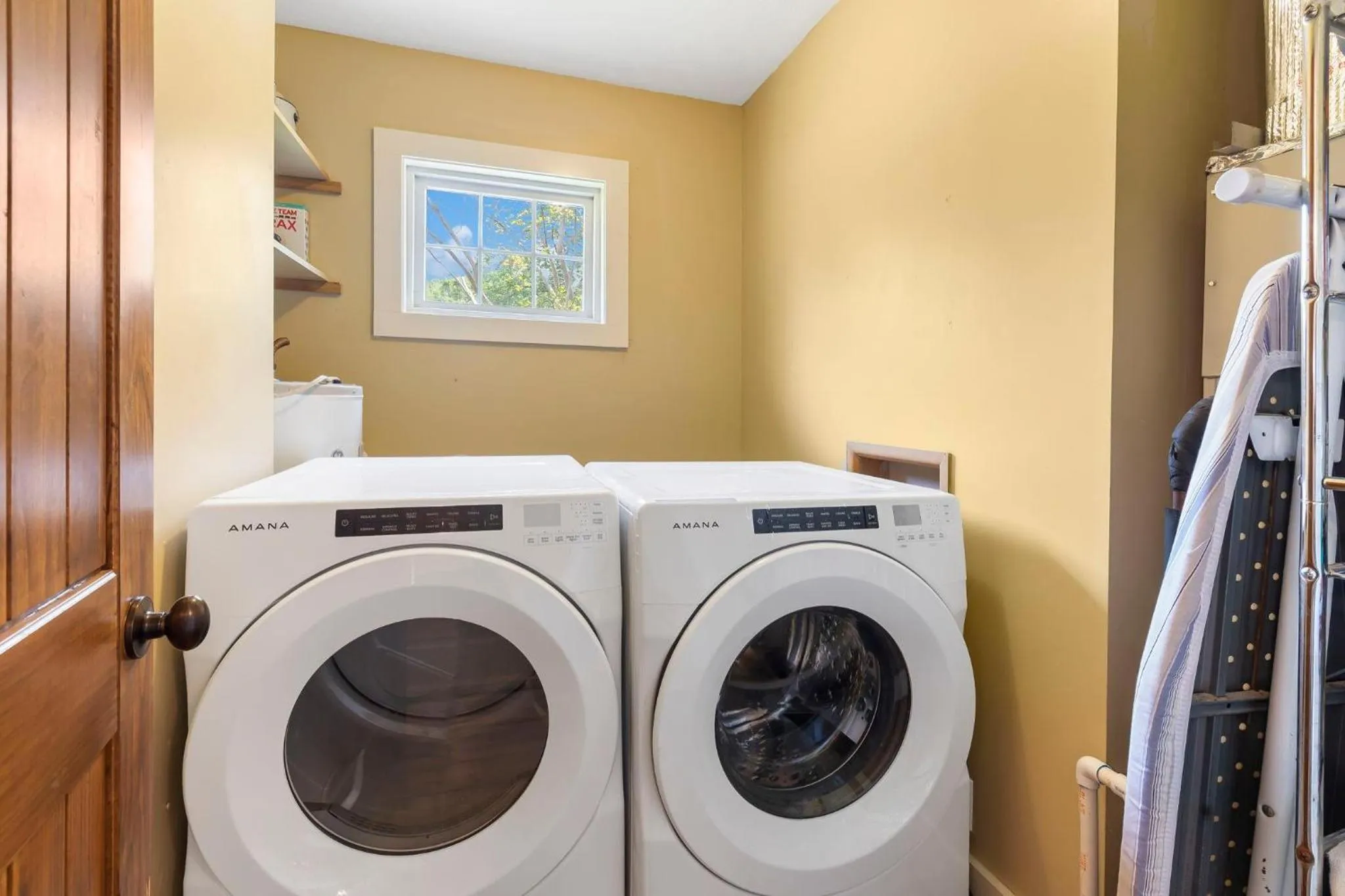 Lake Escape Lakefront Lodge at Red Bud Cove