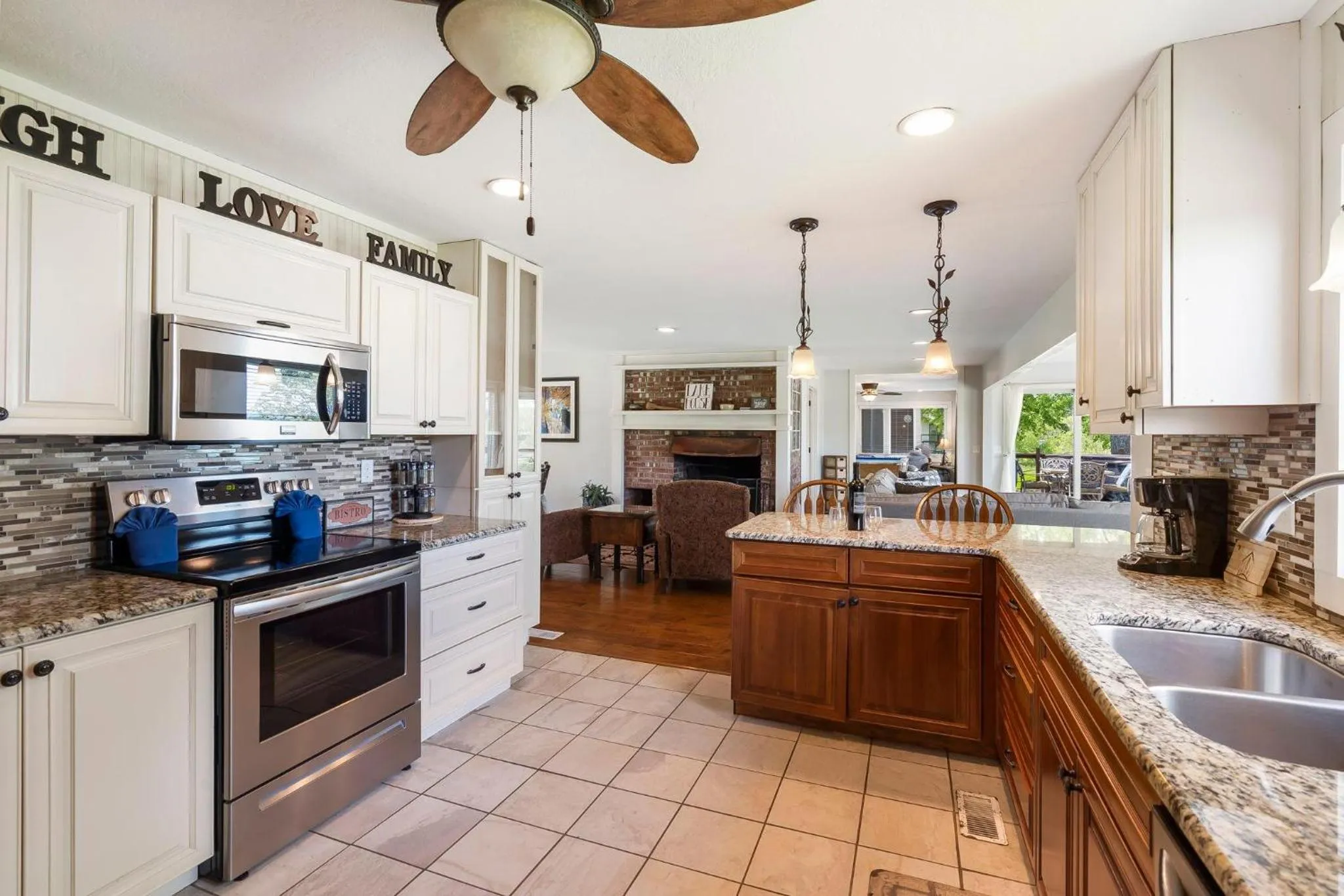 Lake Escape Lakefront Lodge at Red Bud Cove