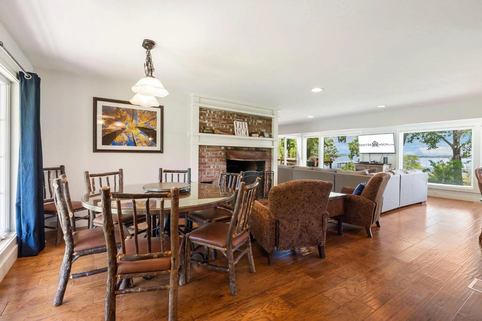 Lake Escape Lakefront Lodge at Red Bud Cove