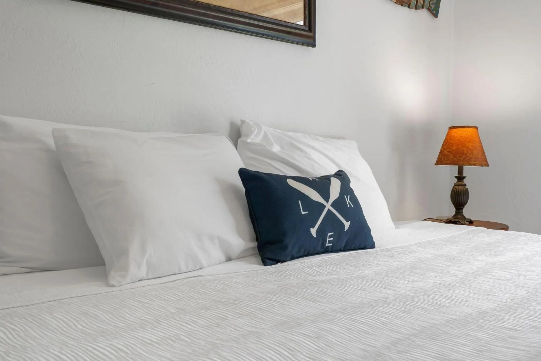 Lake Escape Lakefront Lodge at Red Bud Cove