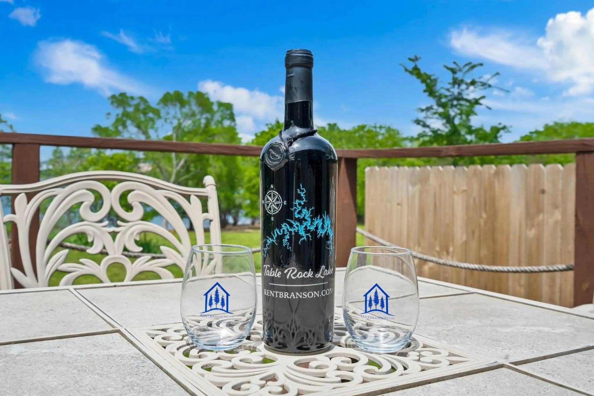 Lake Escape Lakefront Lodge at Red Bud Cove