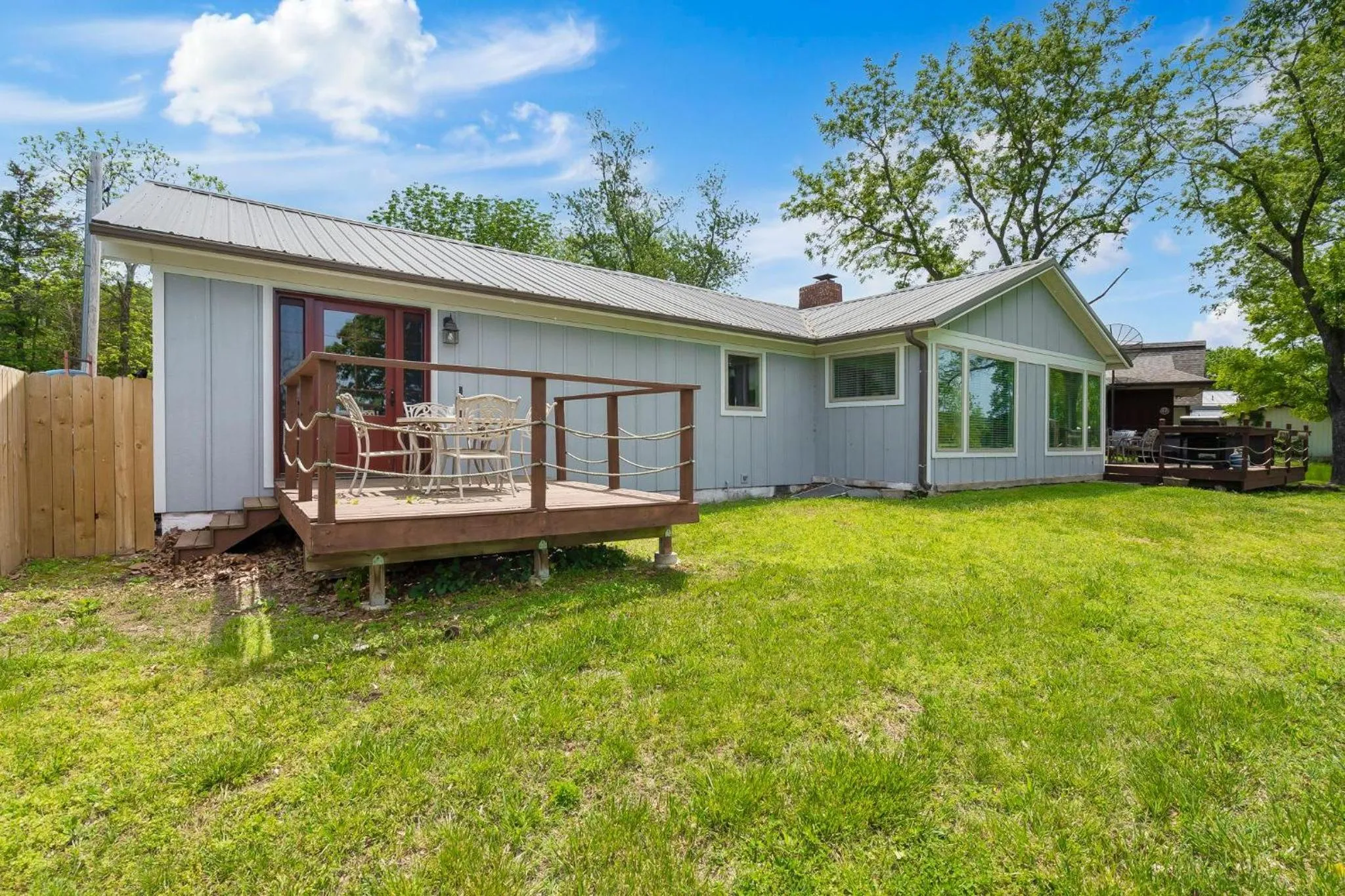 Lake Escape Lakefront Lodge at Red Bud Cove