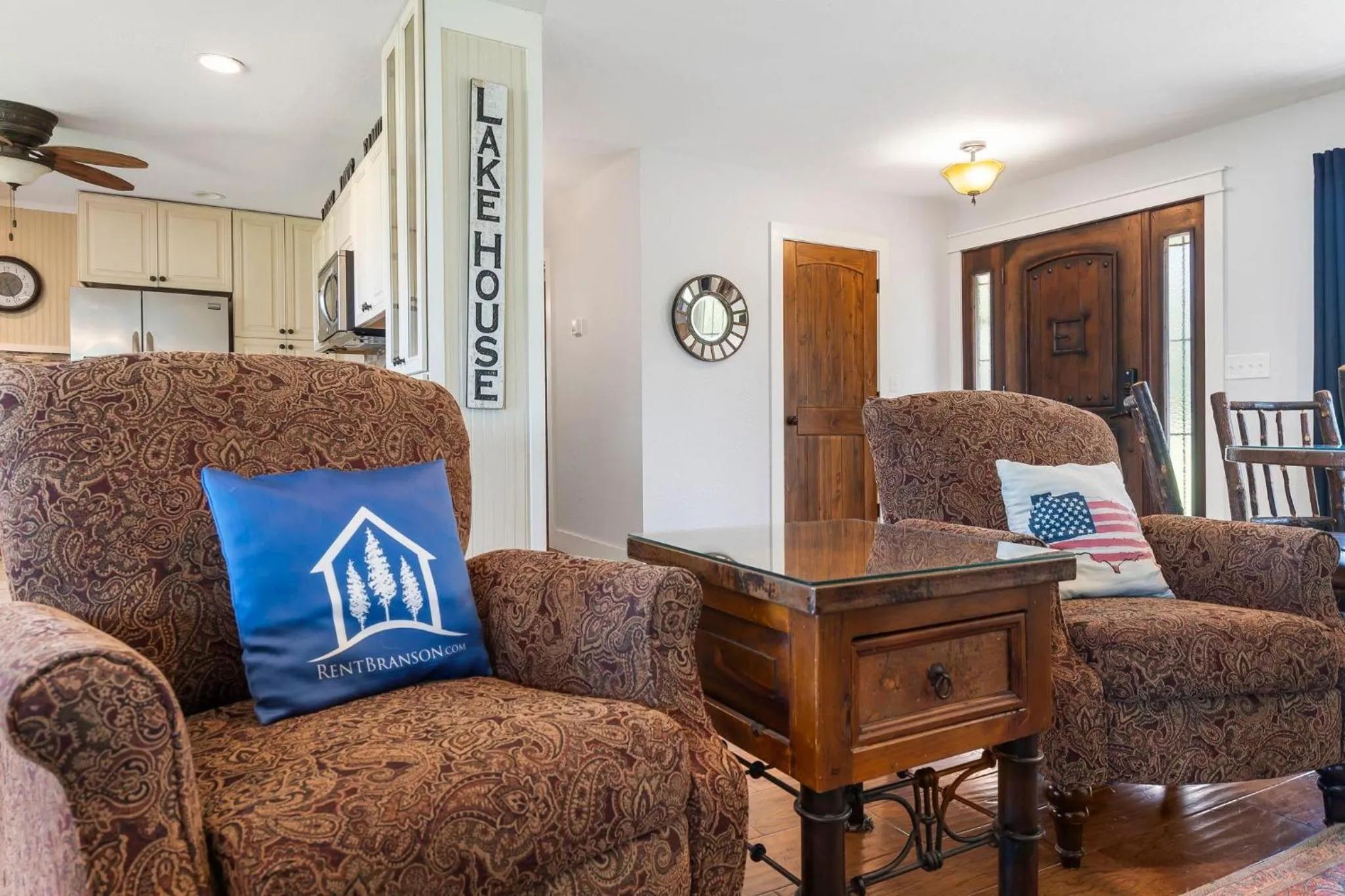 Lake Escape Lakefront Lodge at Red Bud Cove