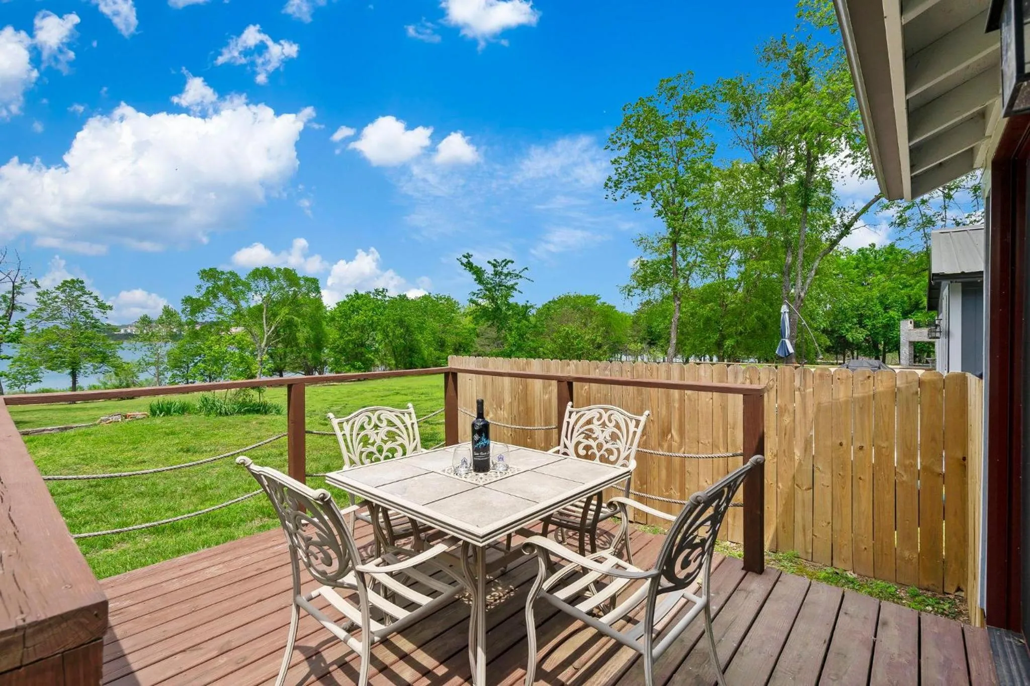 Lake Escape Lakefront Lodge at Red Bud Cove