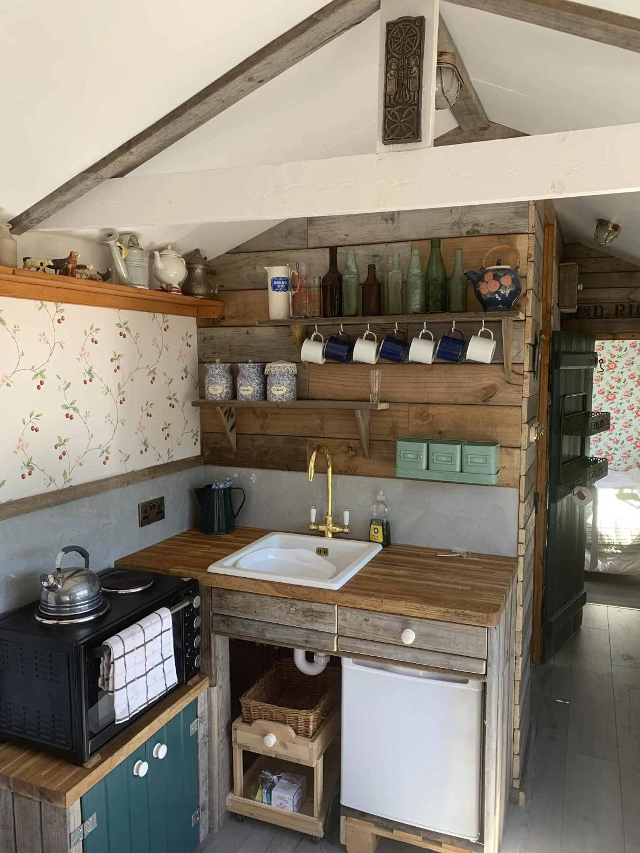 Kitchen or kitchenette in Truly Kentish Holiday Lets