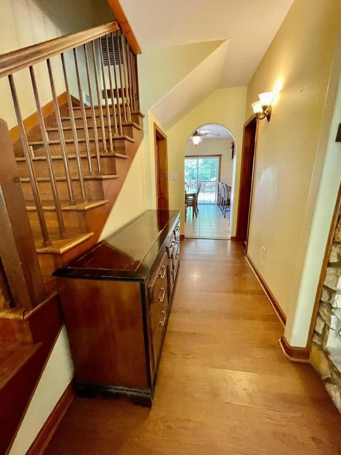 Geneva Hotel & Tiki Bar