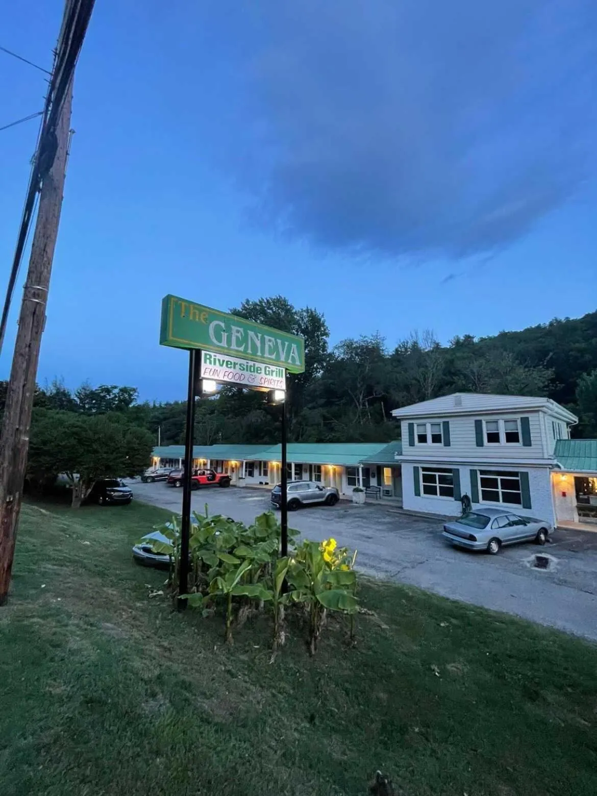 Property building in Geneva Hotel & Tiki Bar