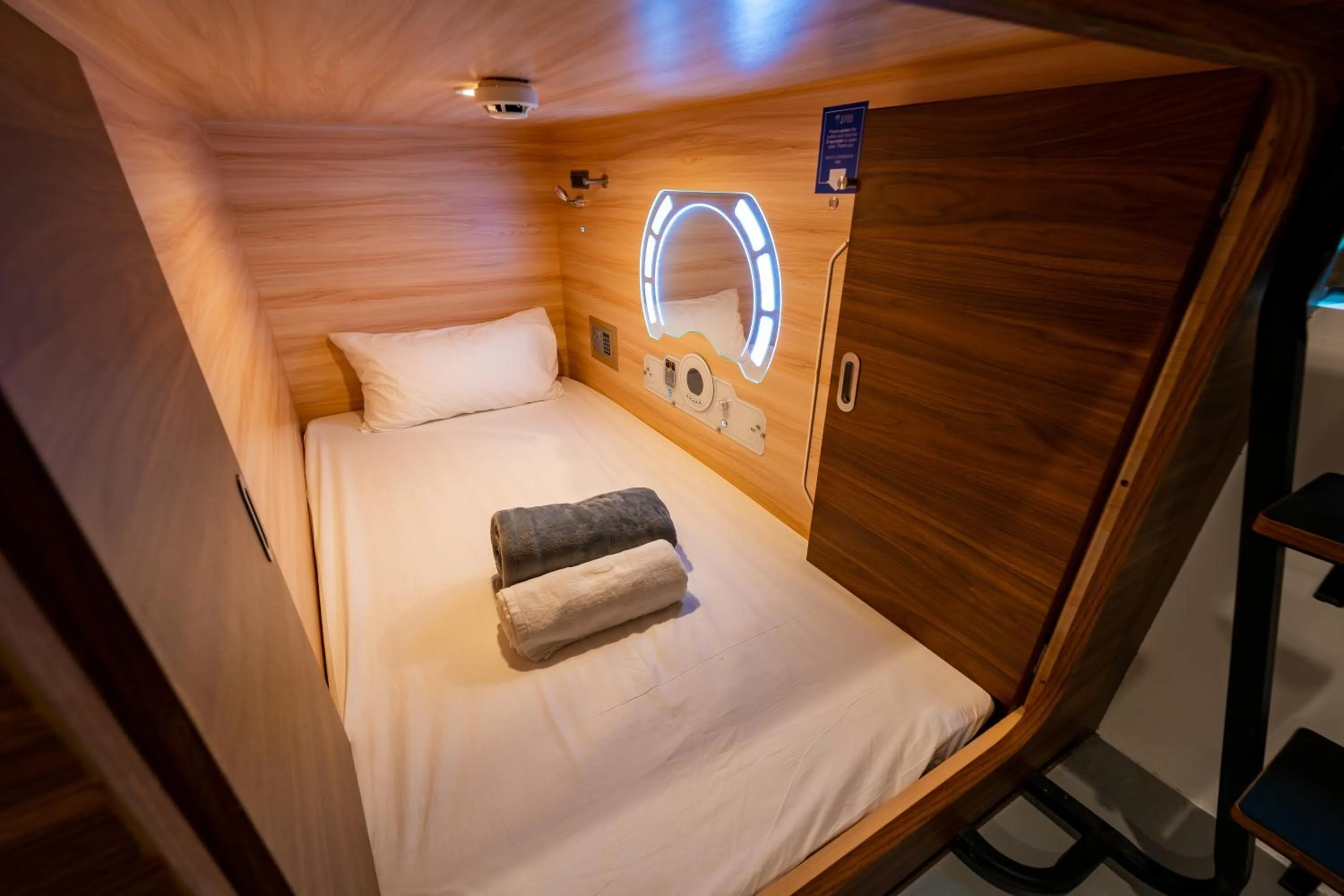 Bed in Jpod Capsule Hotel