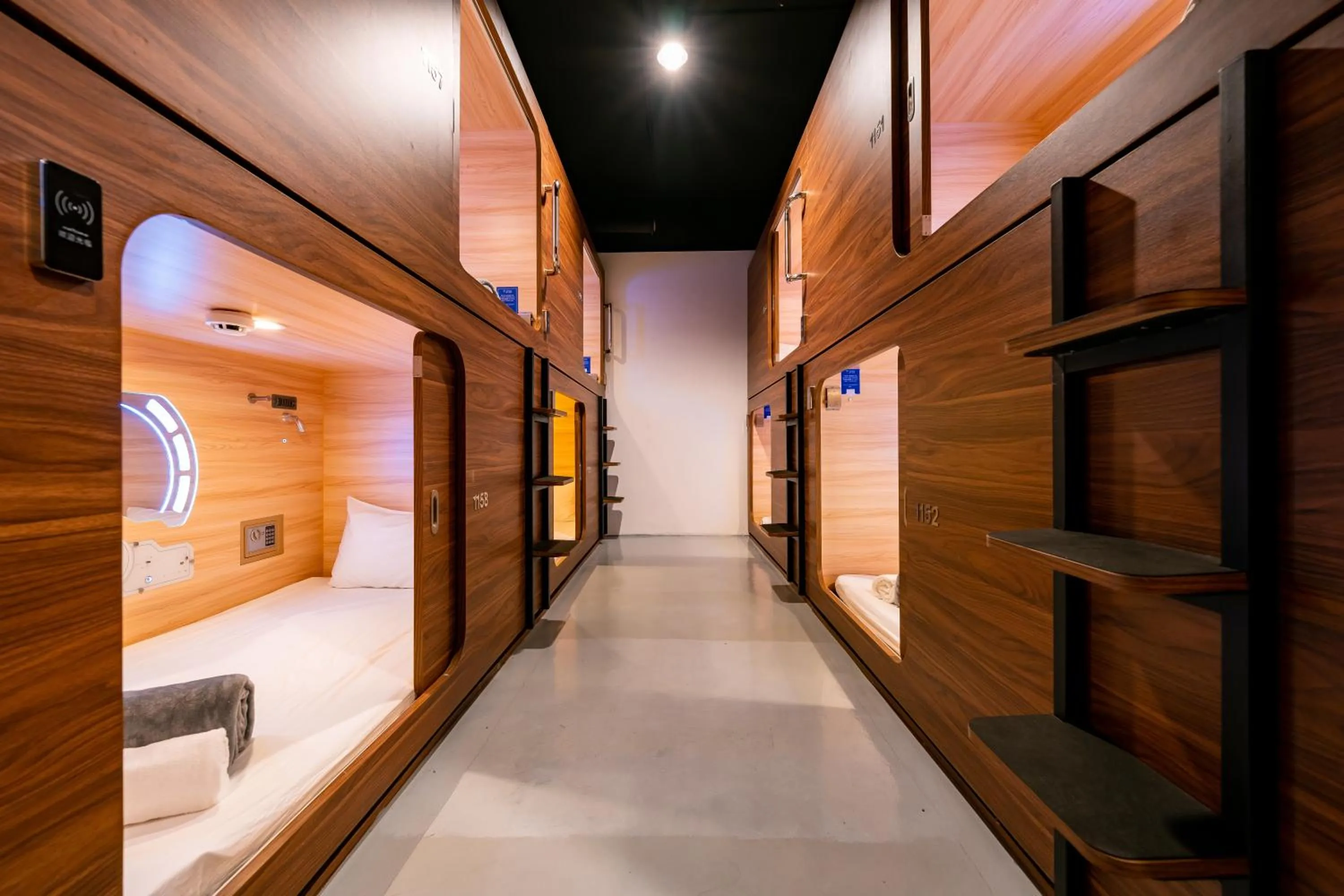 Bed in Jpod Capsule Hotel