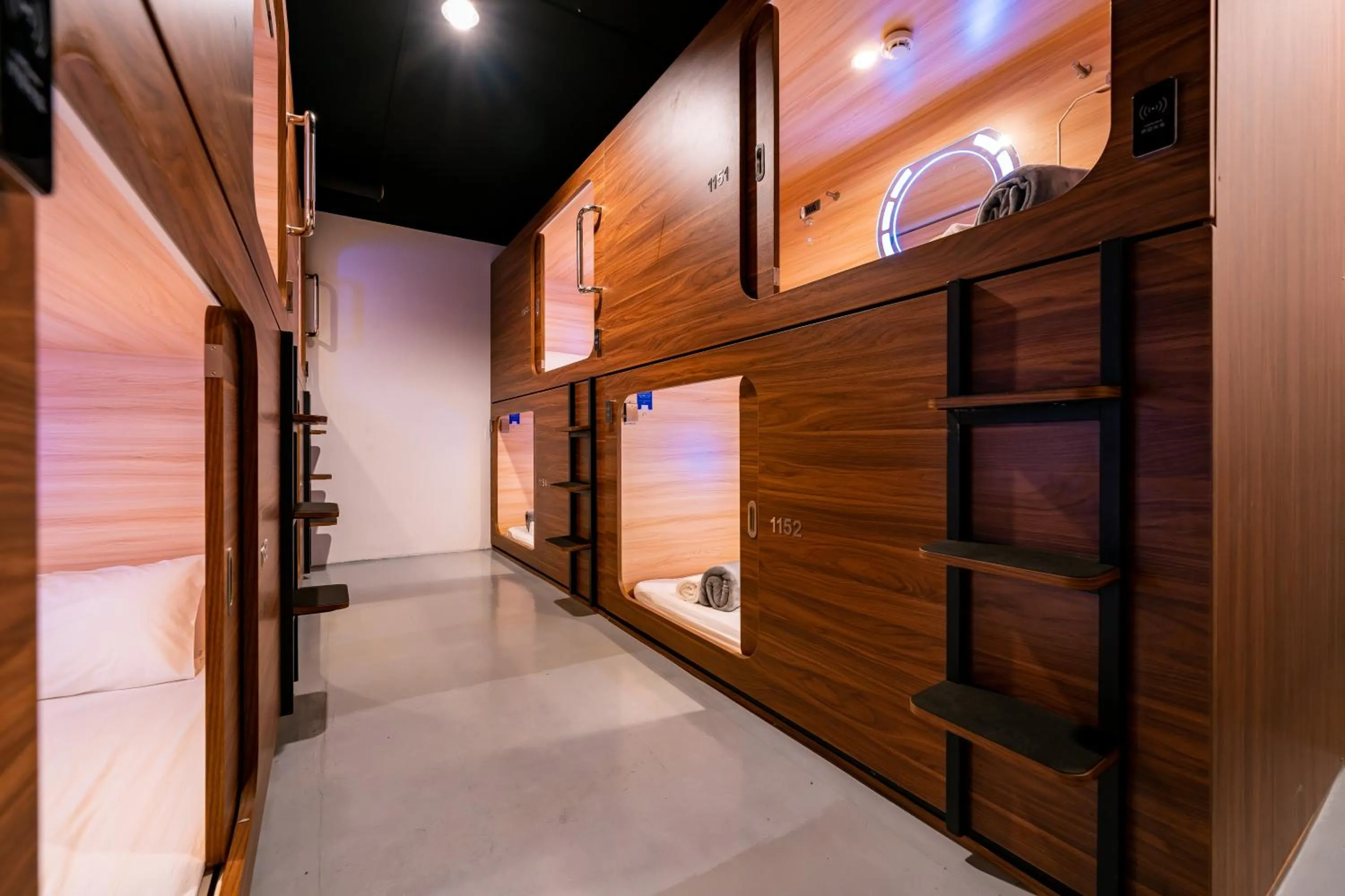Bed in Jpod Capsule Hotel