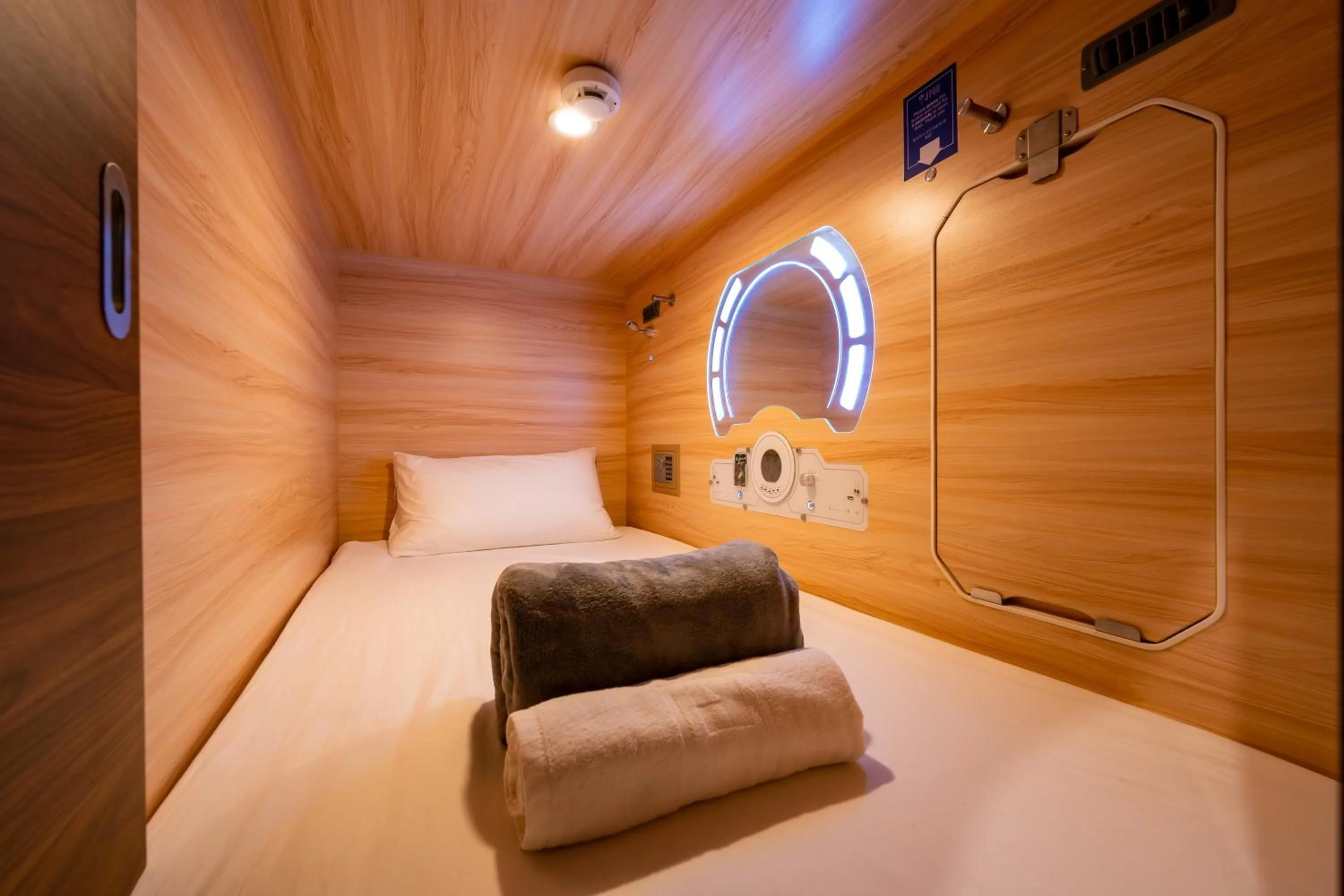 Bed in Jpod Capsule Hotel