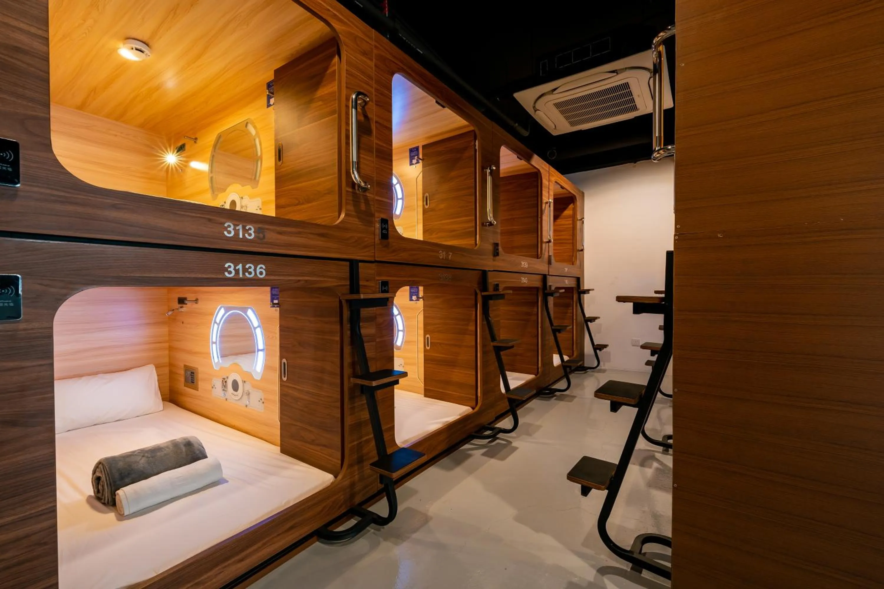 Bed in Jpod Capsule Hotel