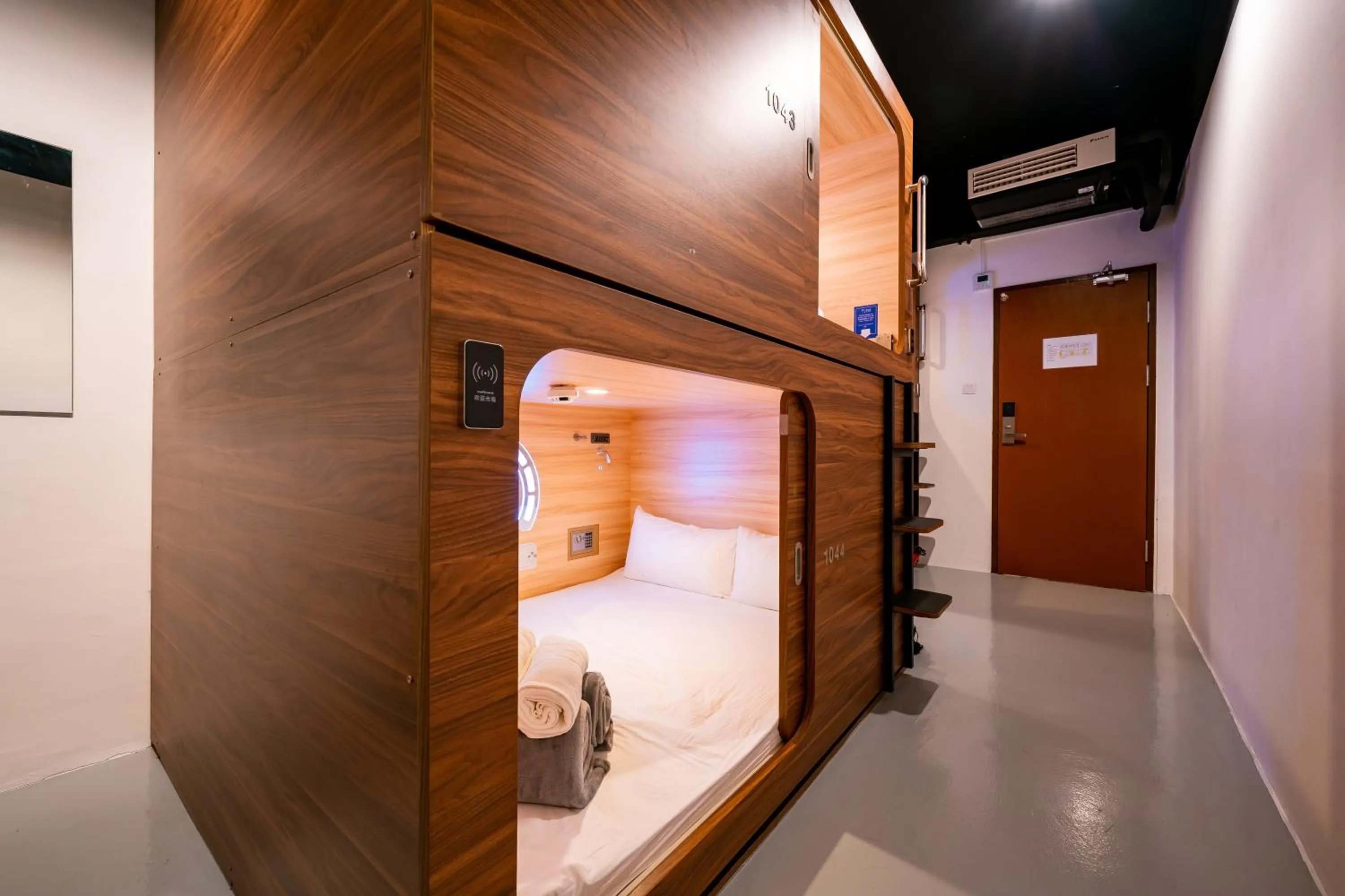 Bed in Jpod Capsule Hotel
