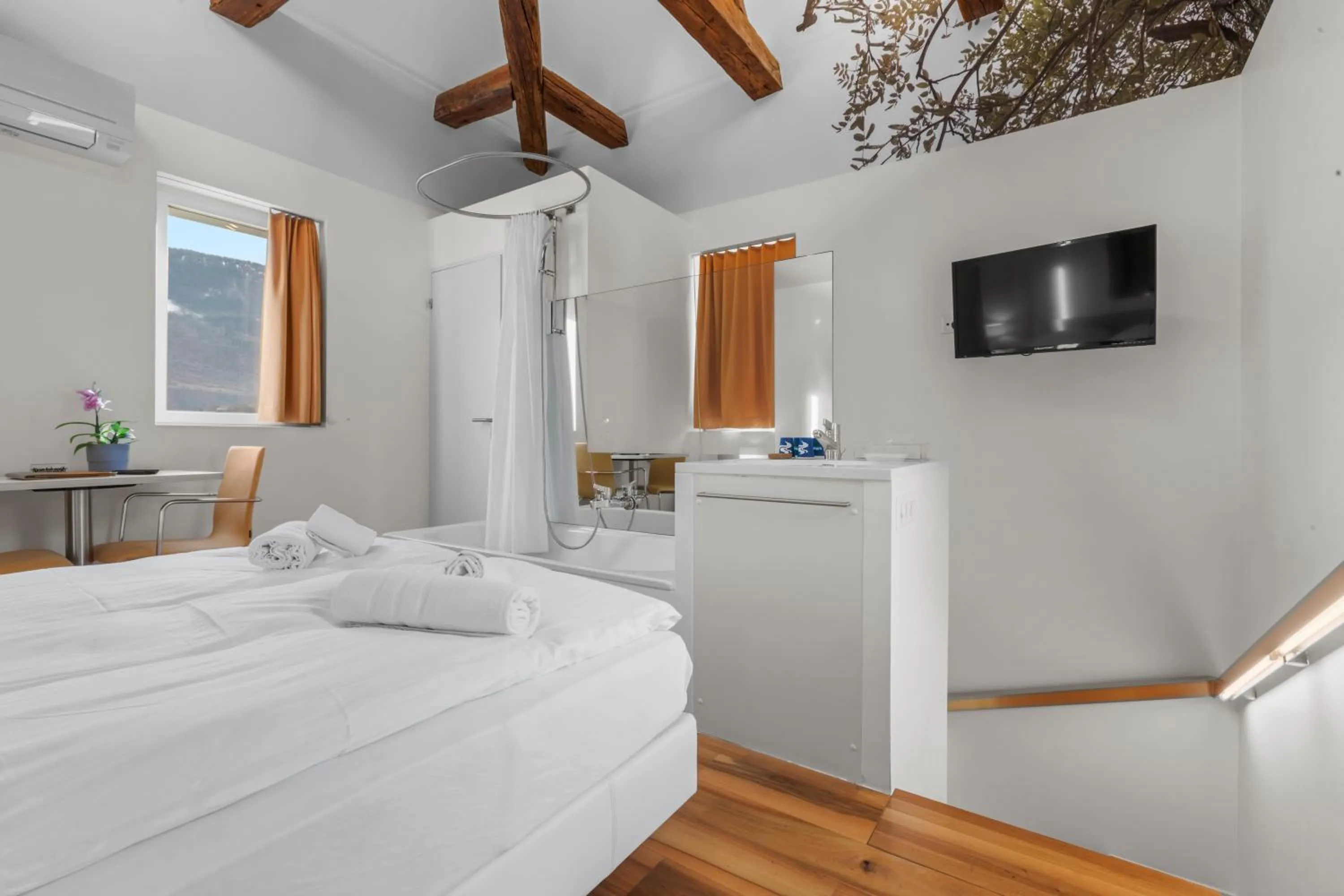 Bed in Hôtel de la Poste Sierre