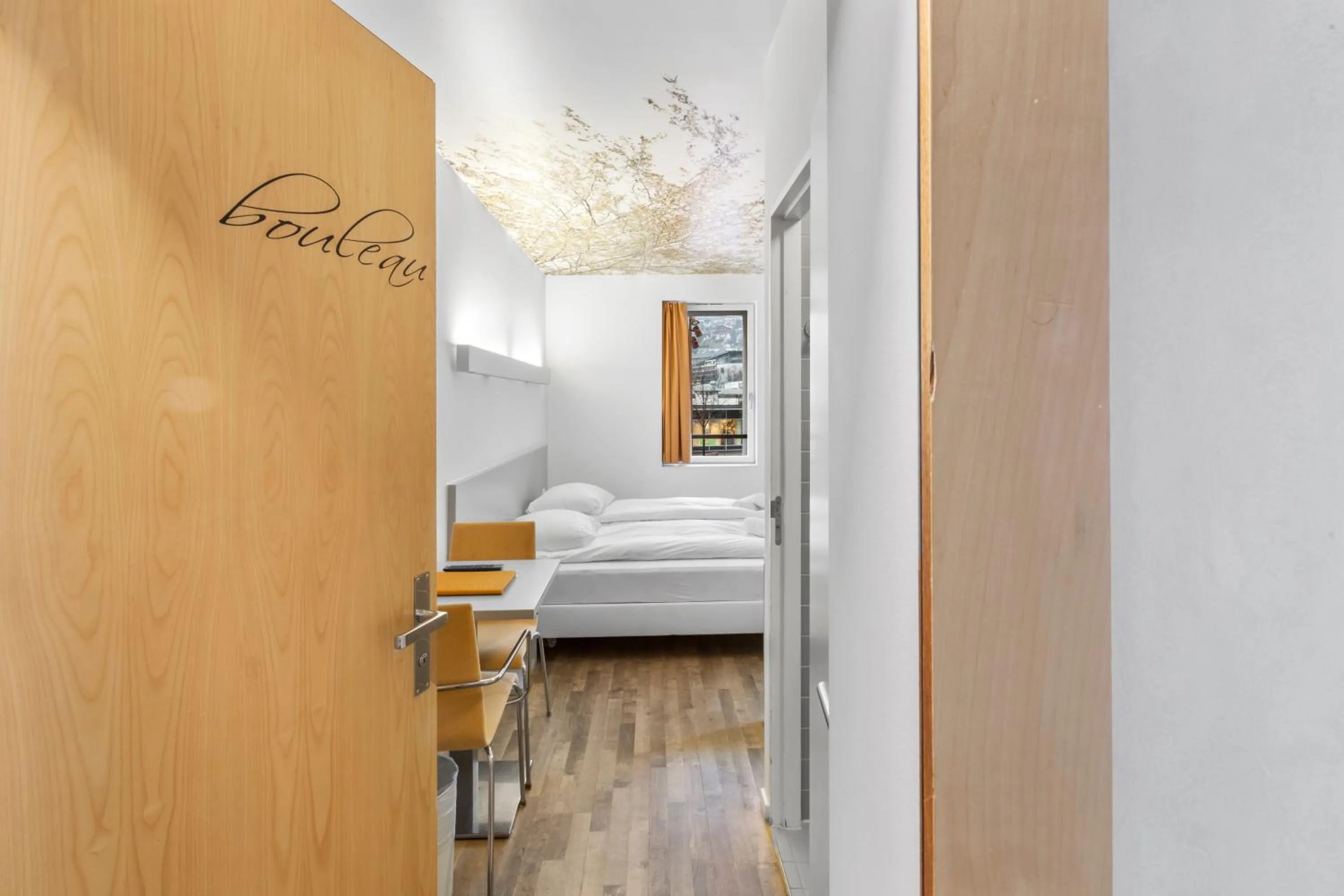 Bed in Hôtel de la Poste Sierre