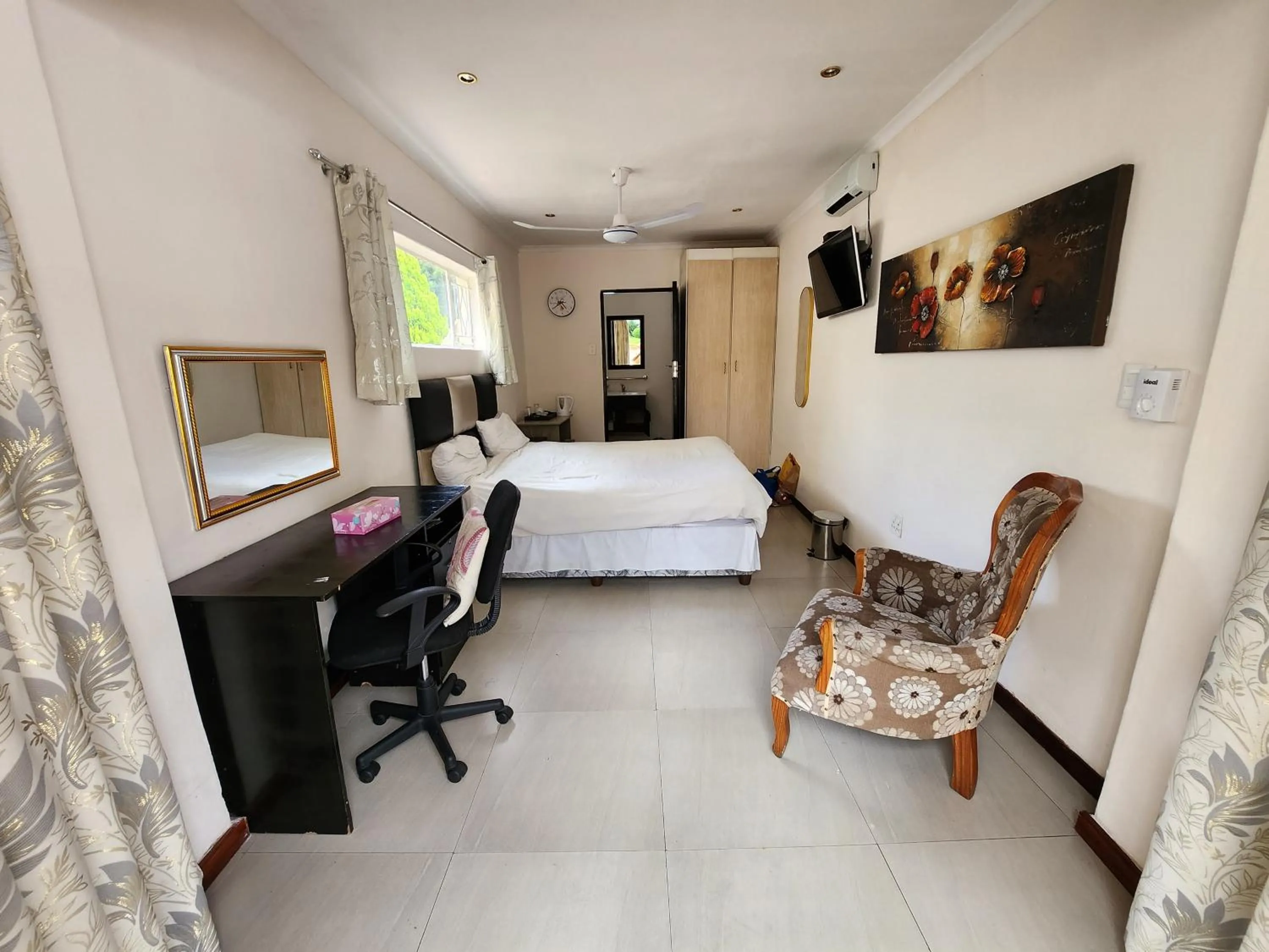 Budget Double Room in Winchester Lodge