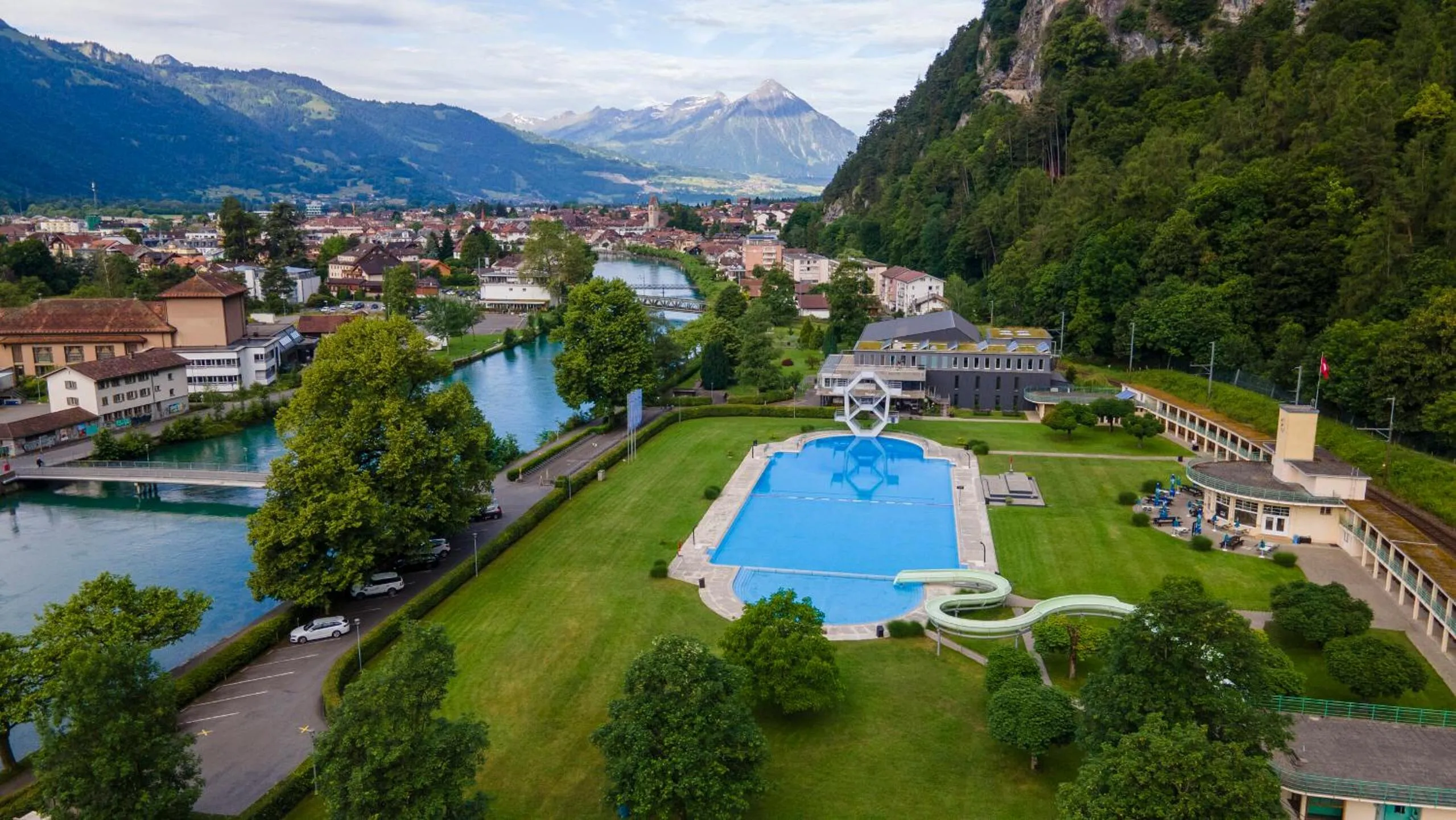 Swimming pool in The Golf apartments