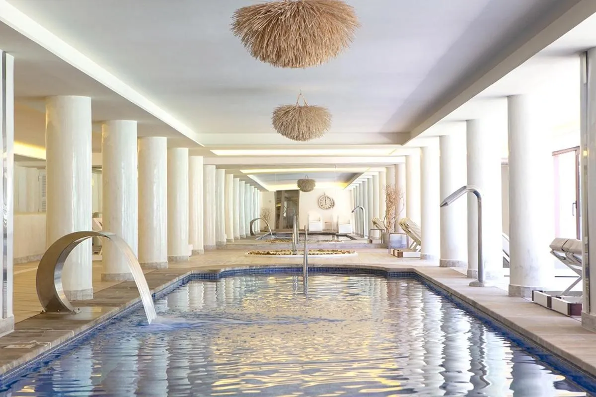 Swimming pool in Hotel Es Port