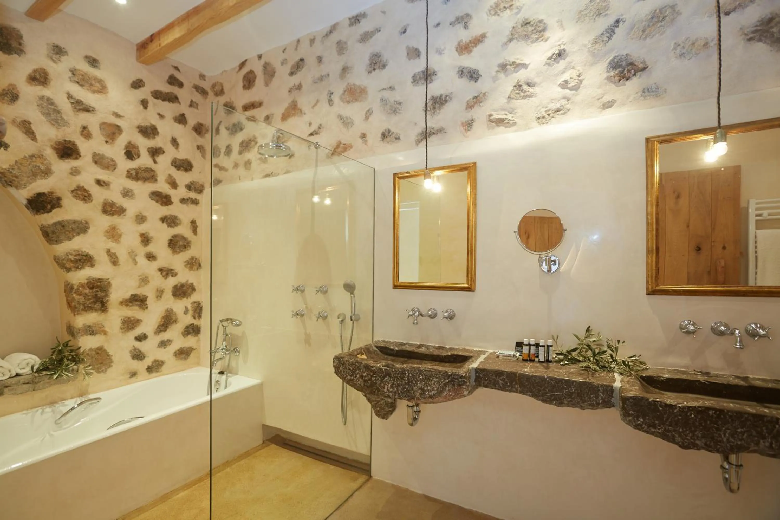 Bathroom in Hotel Es Port