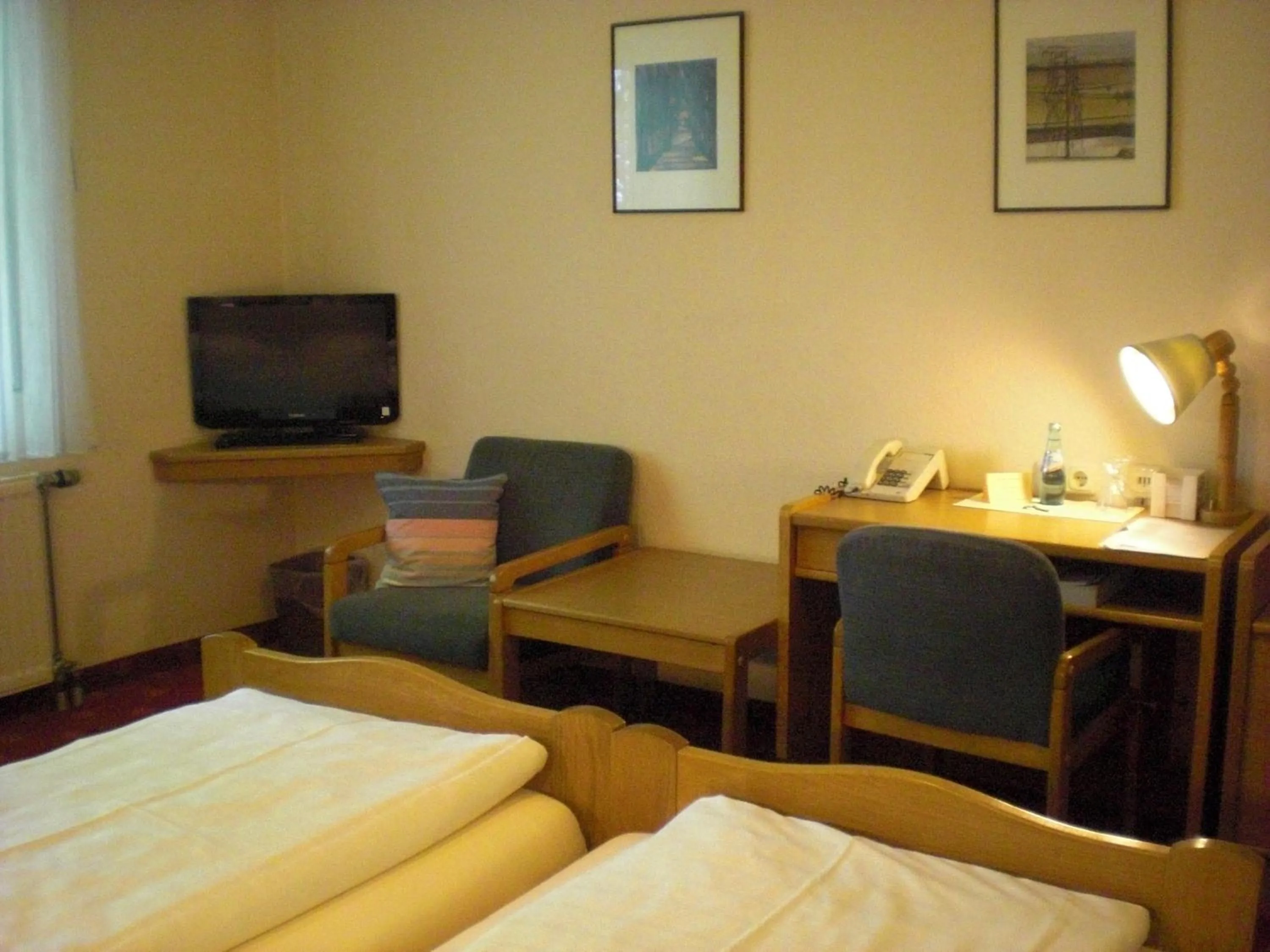 Photo of the whole room, Bed in Hotel Garni Stadt Friedberg