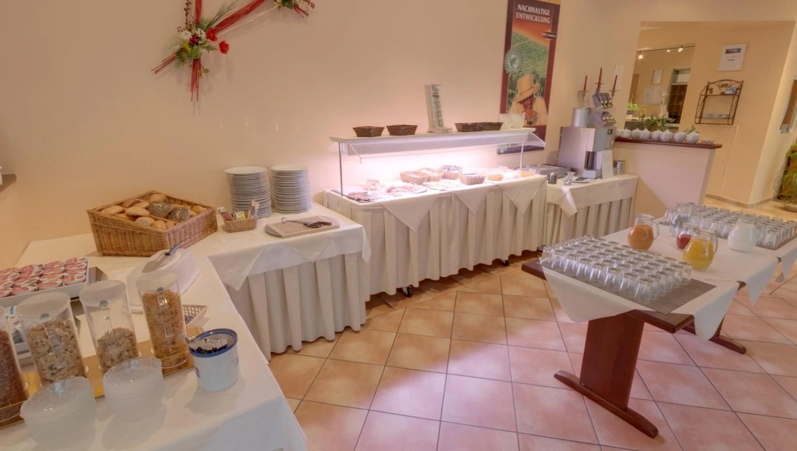 Food and drinks in Hotel Garni Stadt Friedberg