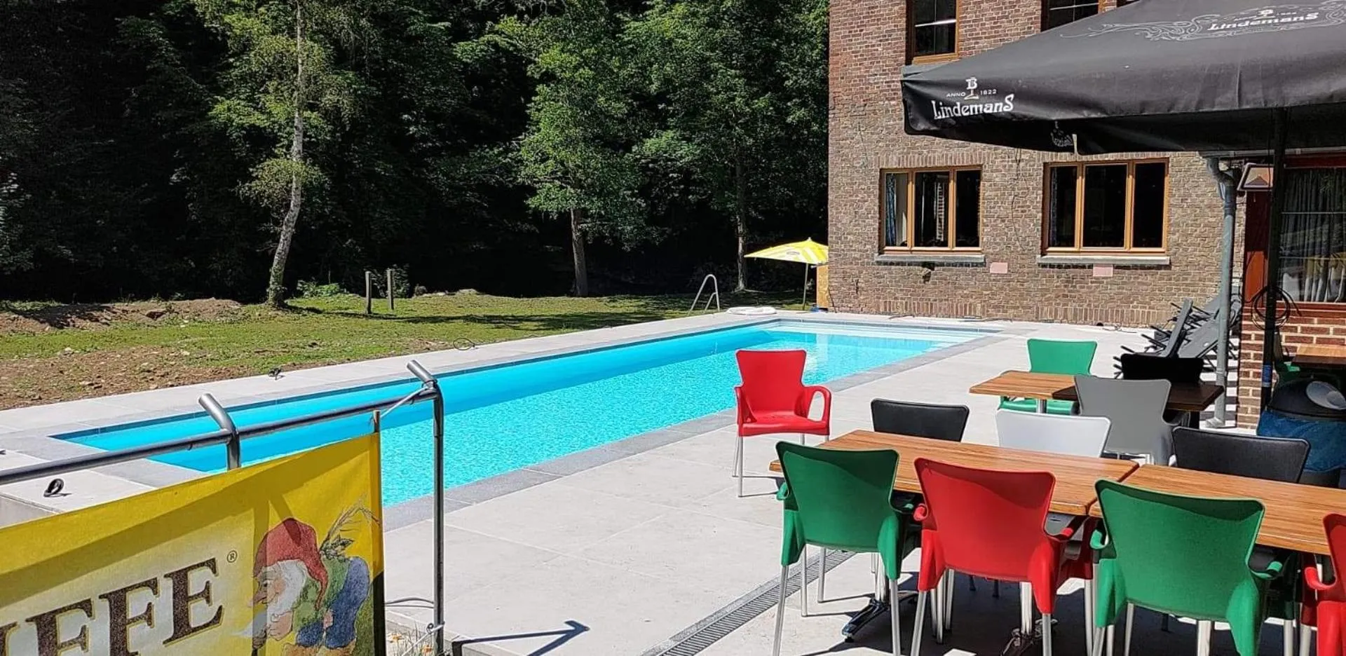 Swimming pool in B&B De l'Aisne
