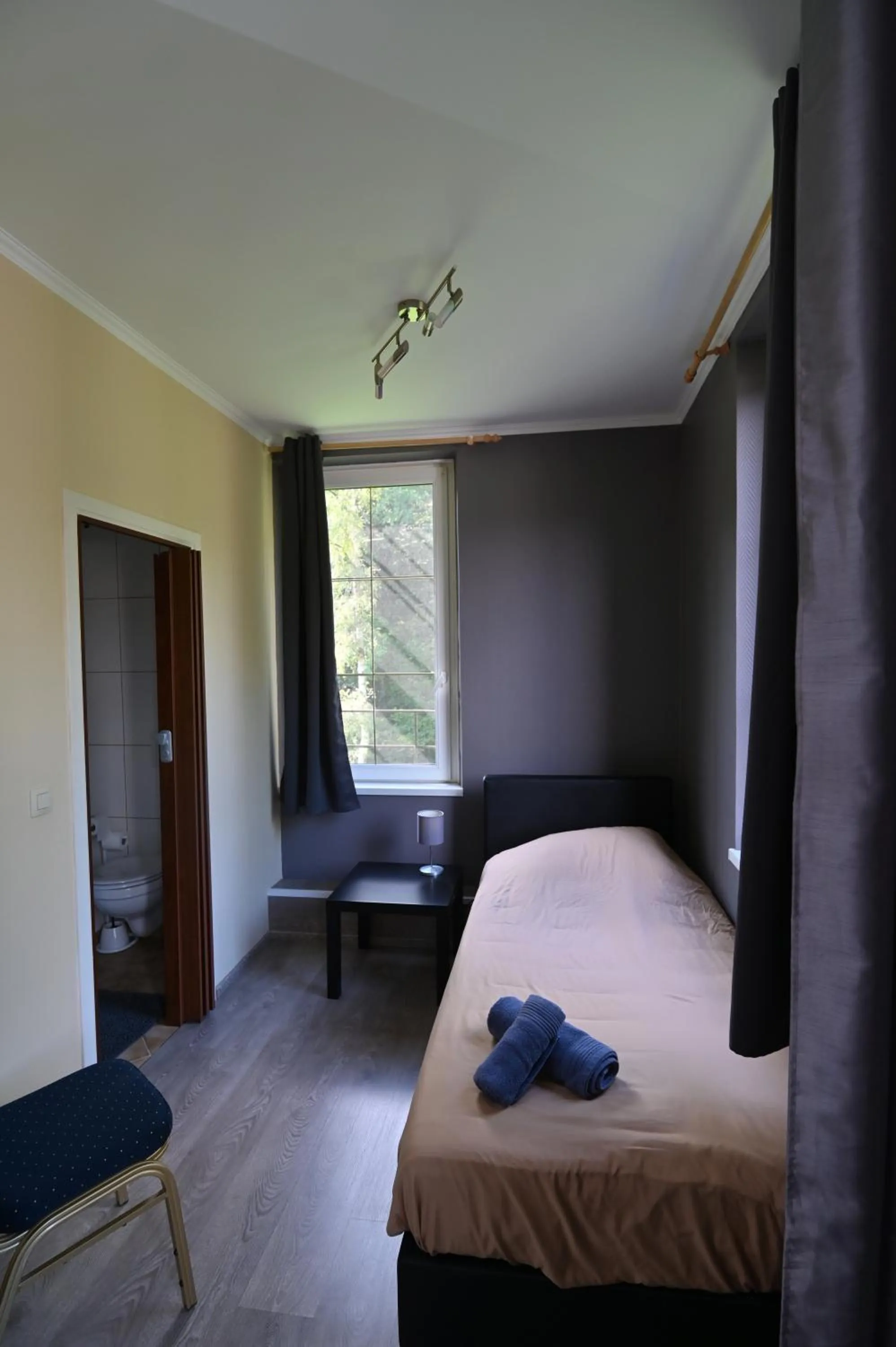 Bed in B&B De l'Aisne