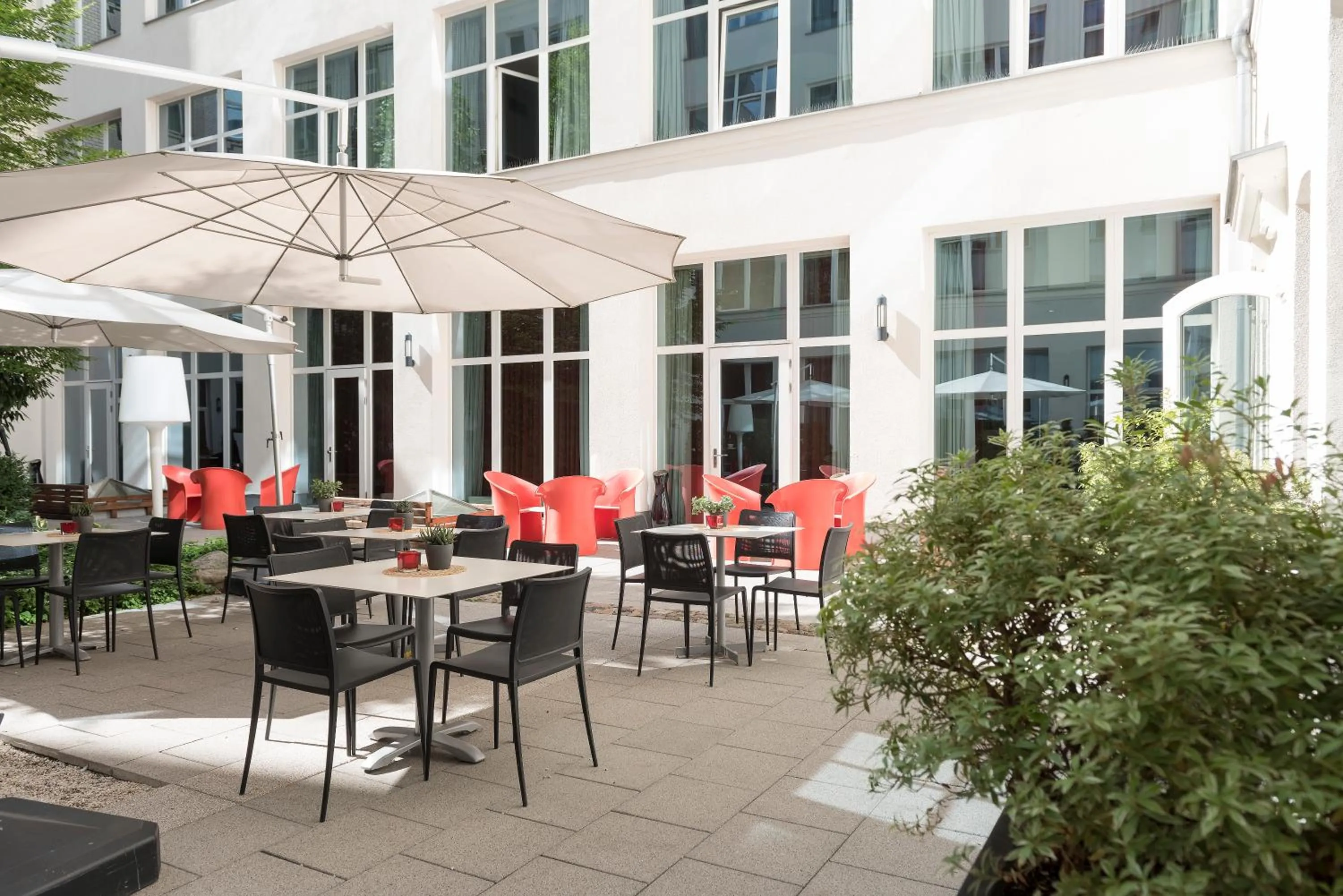 Patio in Adina Apartment Hotel Berlin Checkpoint Charlie