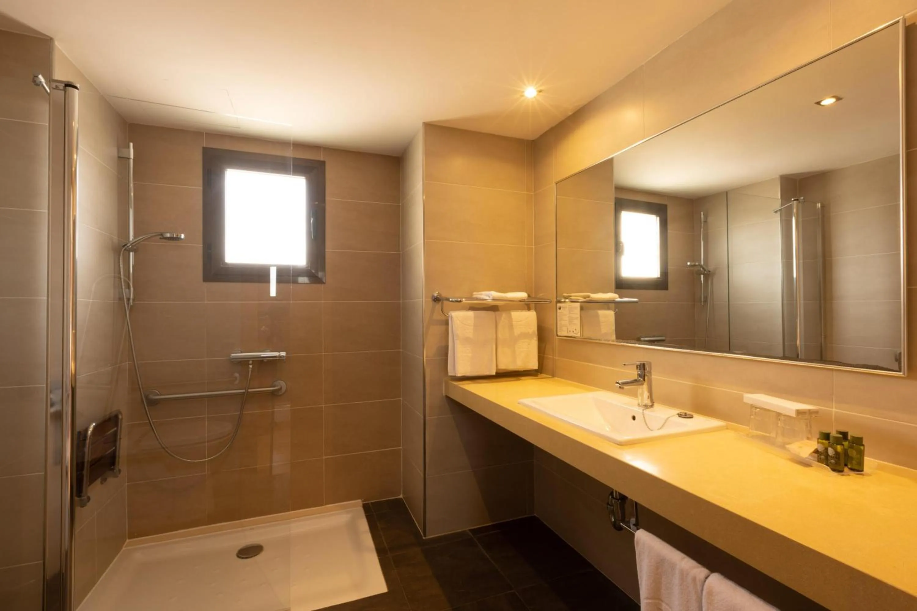 Shower in Hotel Pabisa Chico