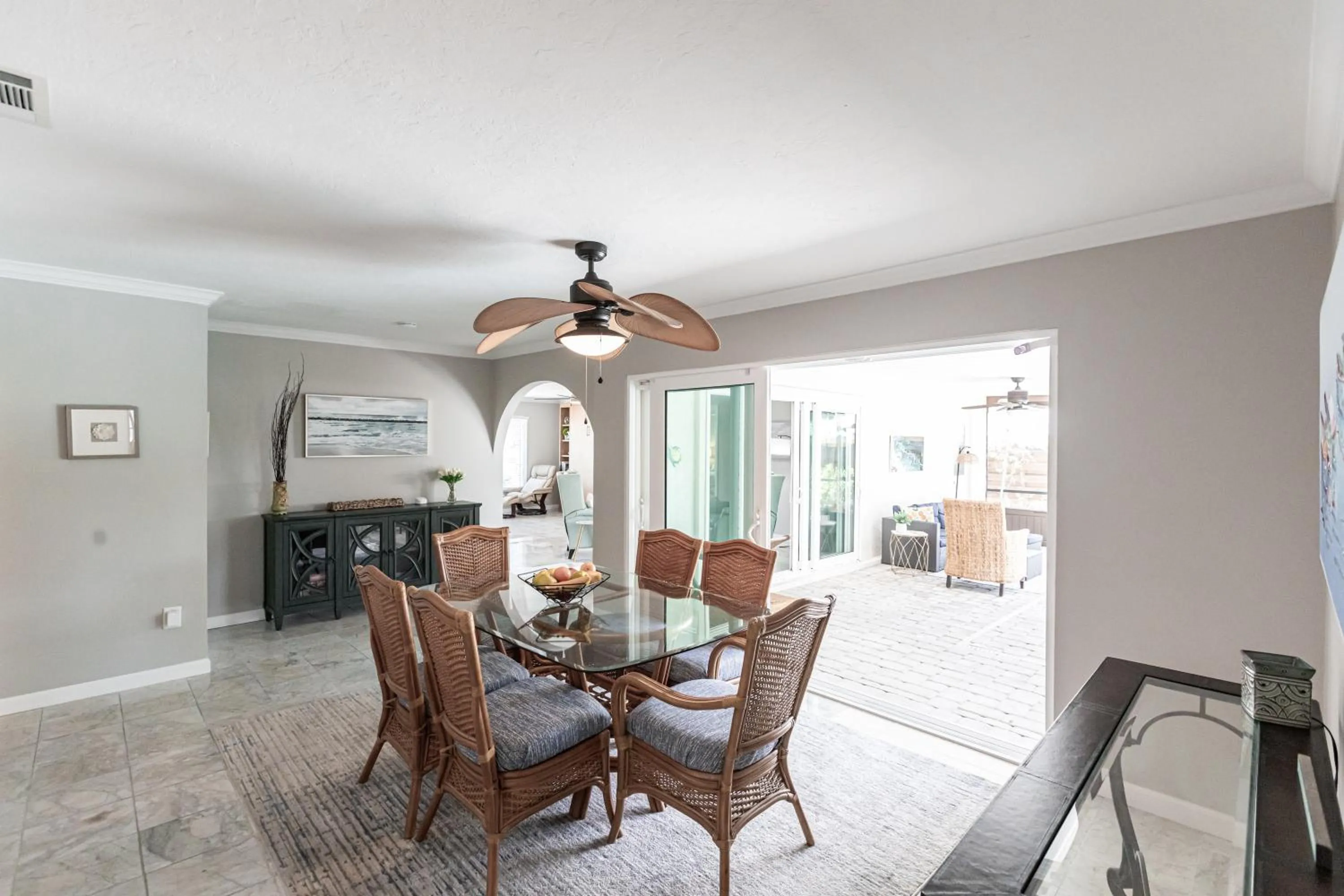 Dining area in Siesta Key Island Rentals
