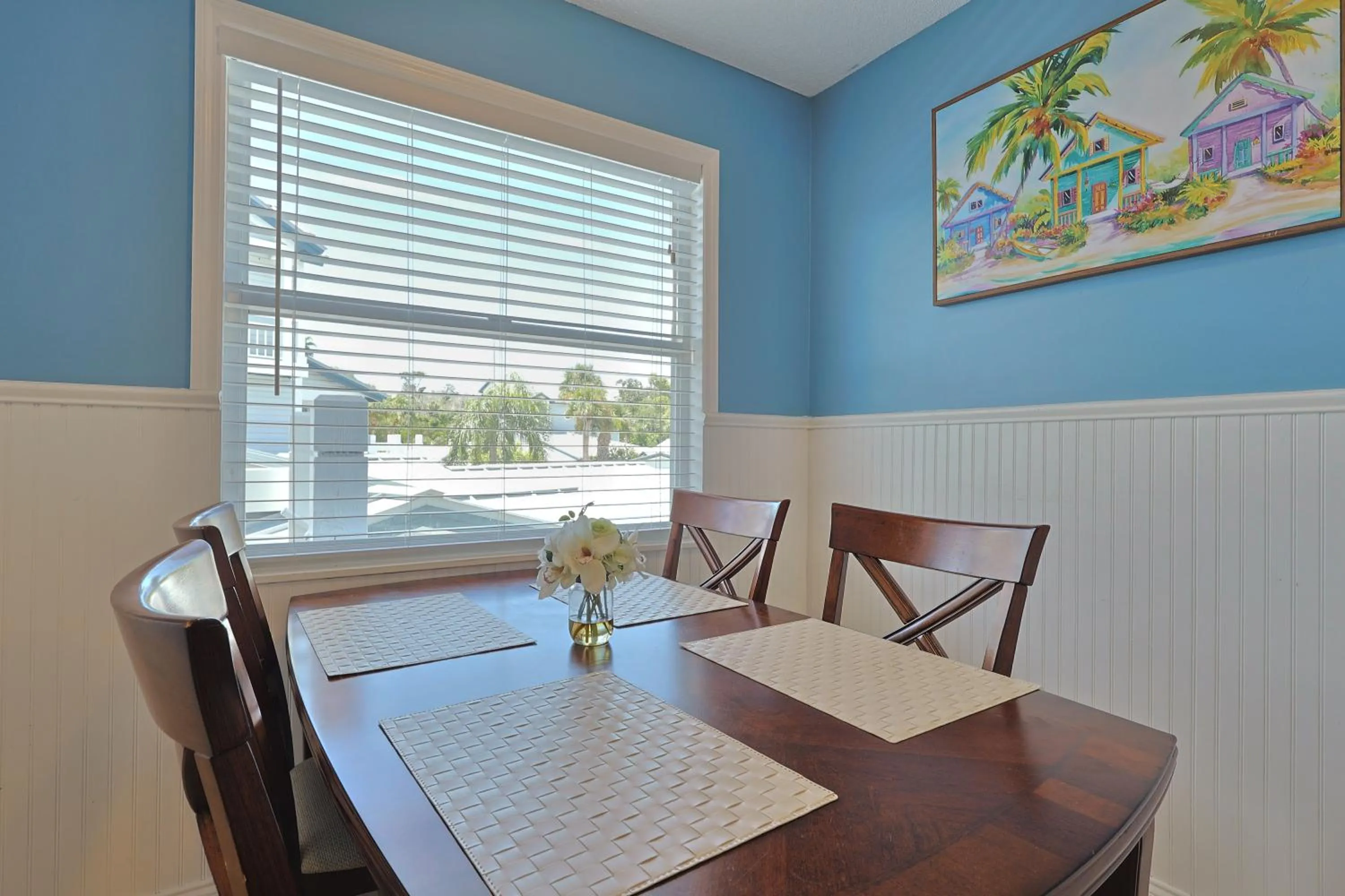Dining area in Siesta Key Island Rentals