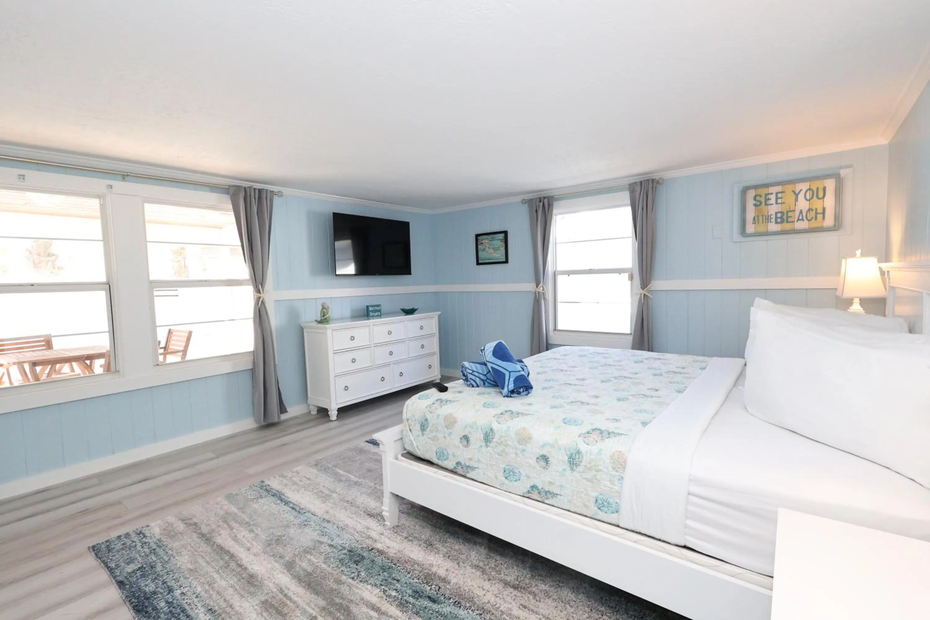 Bed in Siesta Key Island Rentals