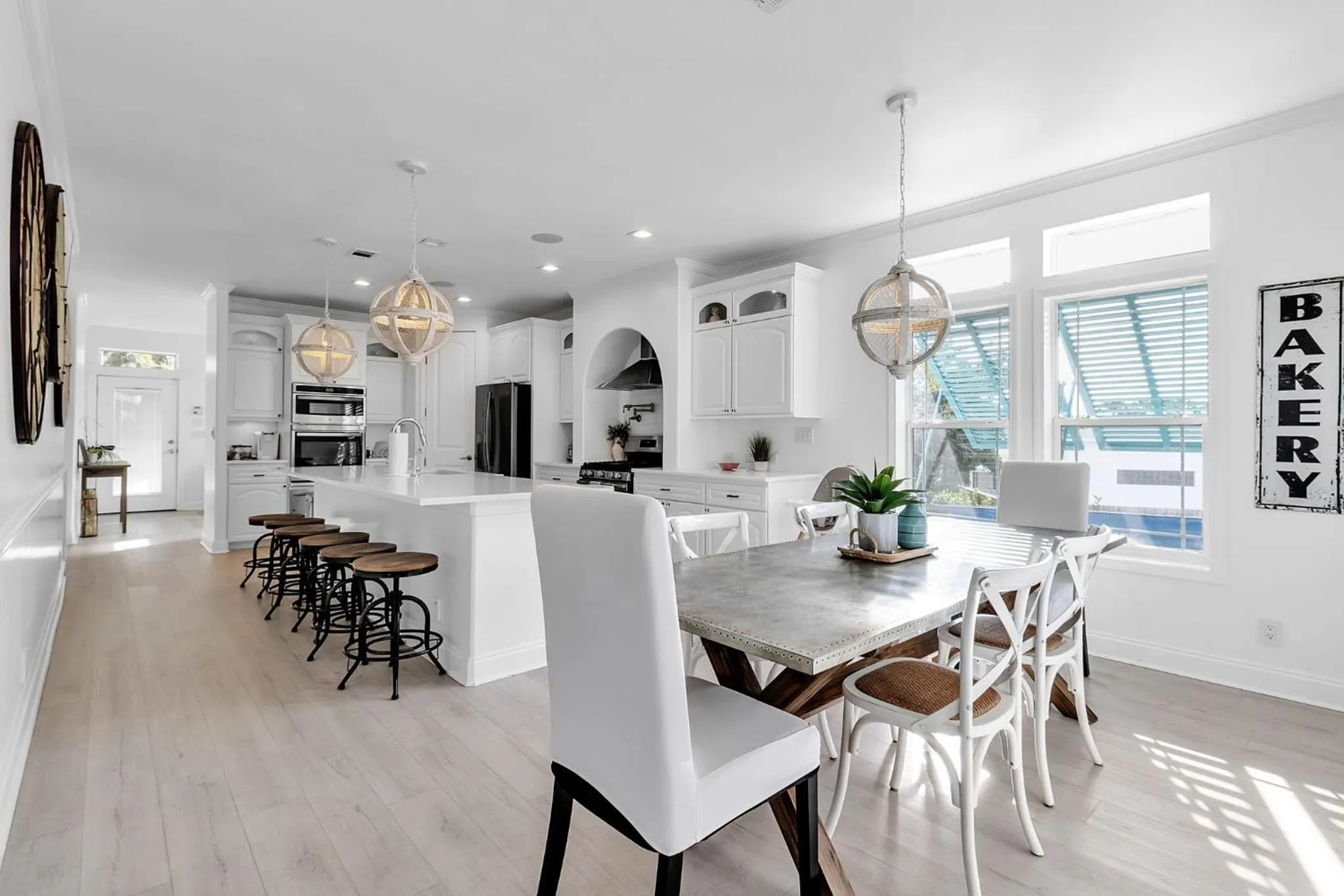 Dining area in Siesta Key Island Rentals