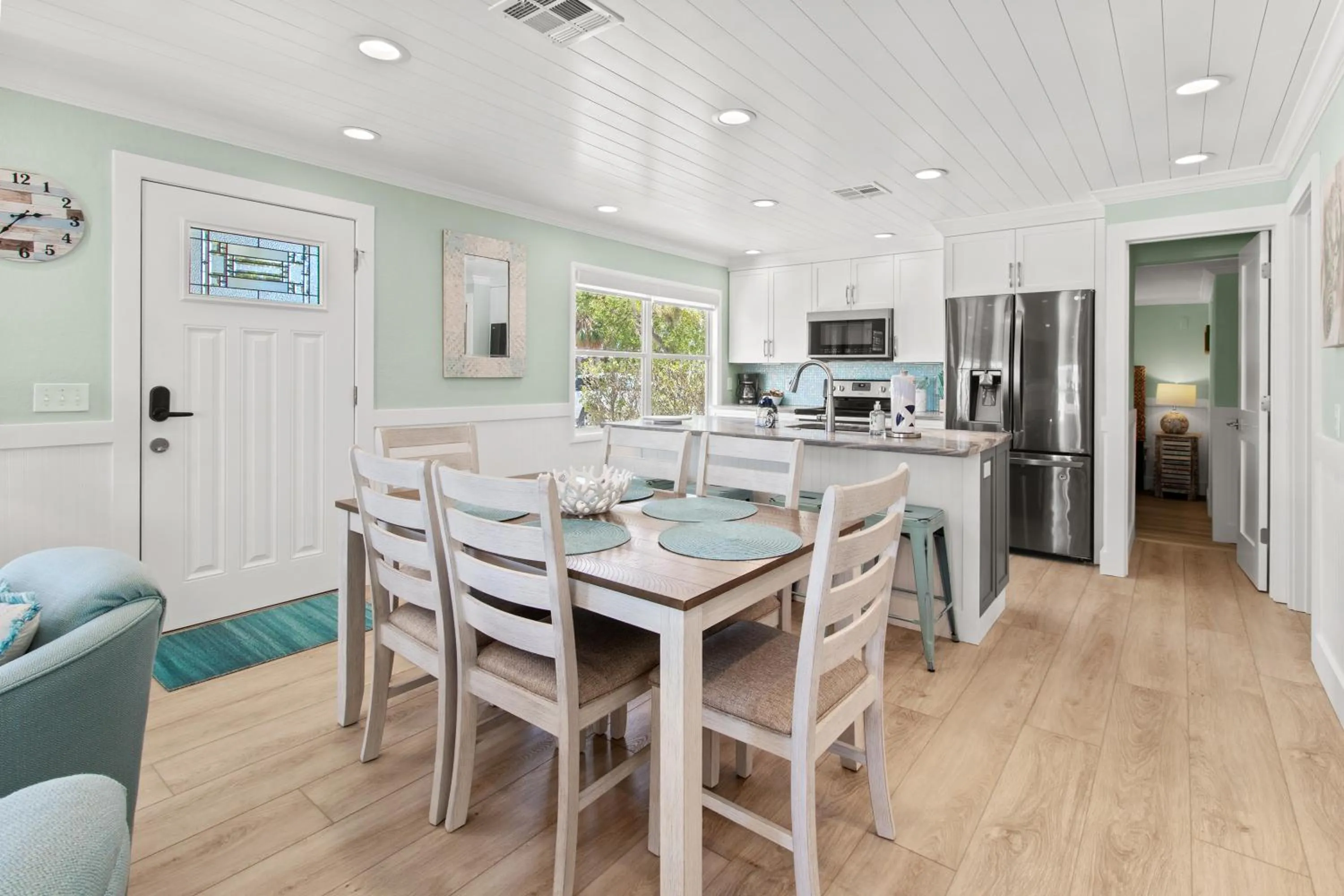 Dining area in Siesta Key Island Rentals
