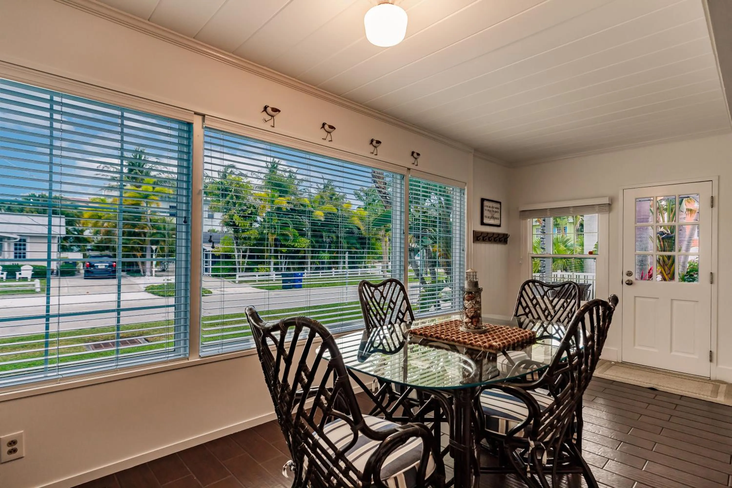 Dining area in Siesta Key Island Rentals