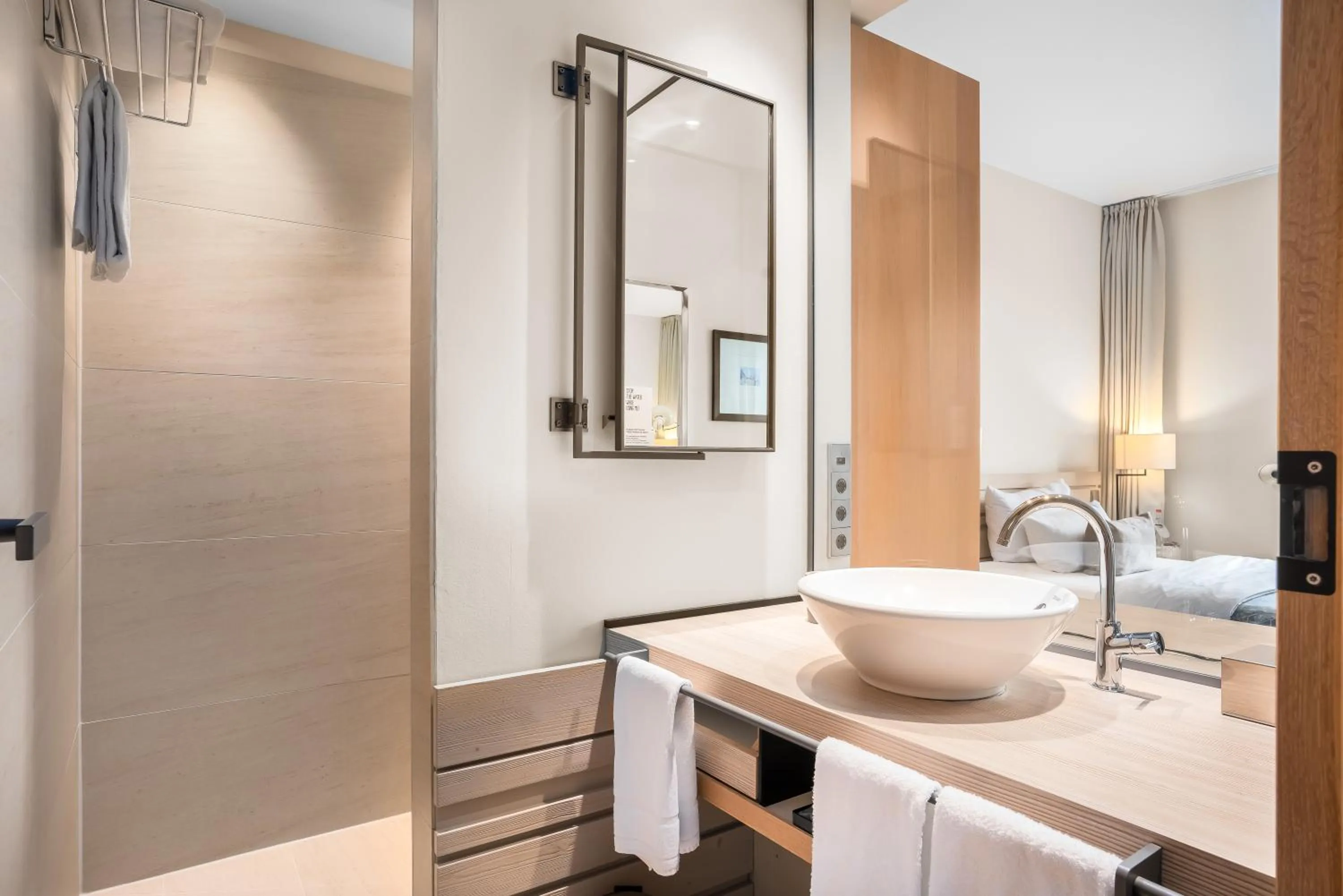 Bathroom in Zollenspieker Fährhaus