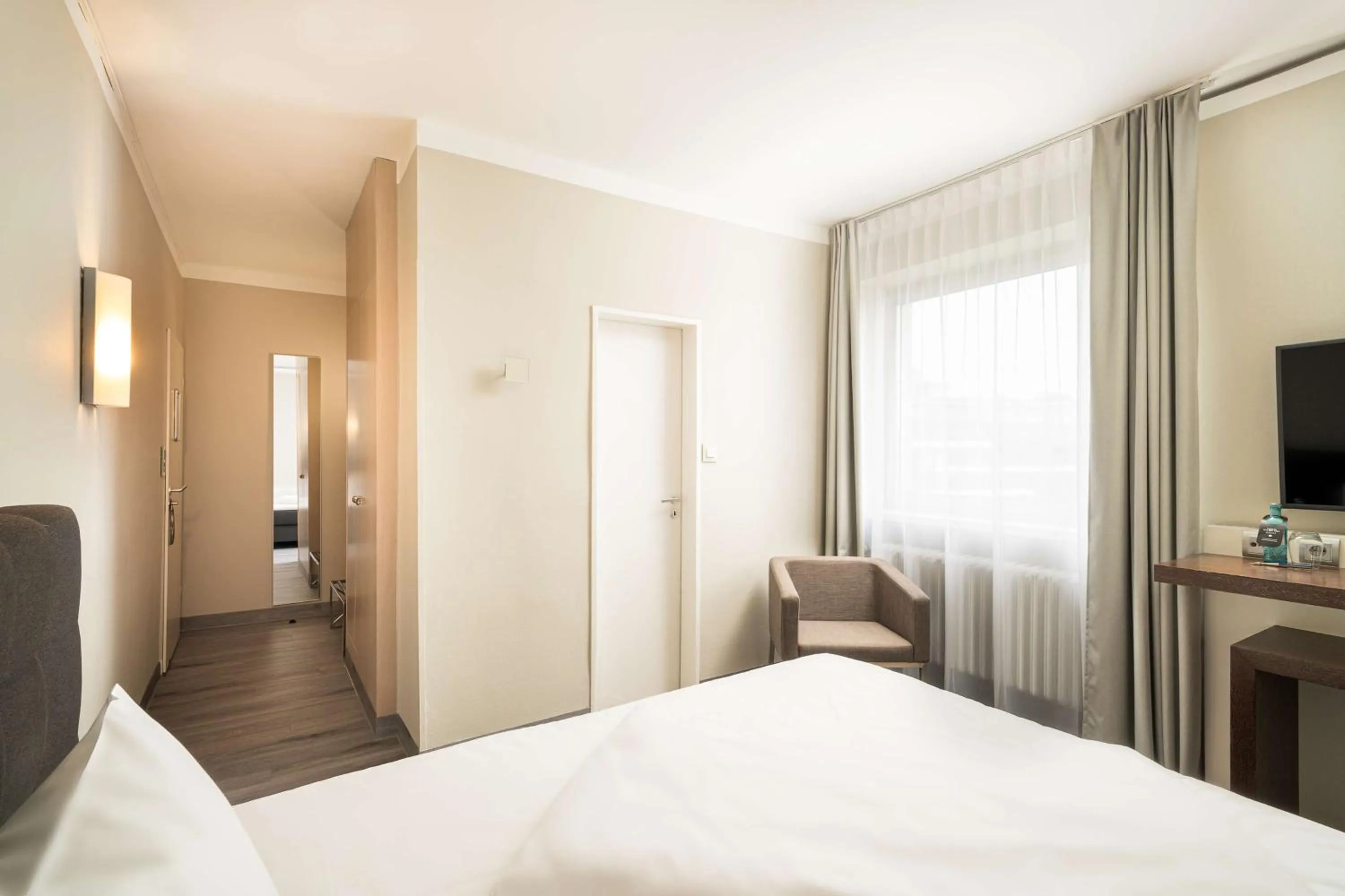 Bedroom, Bed in elaya hotel hannover city