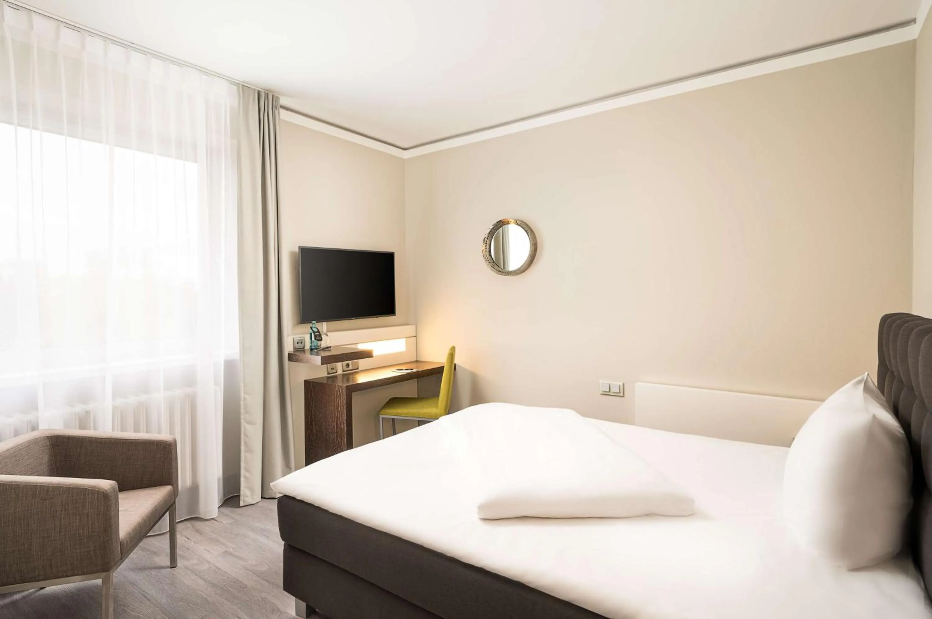 TV and multimedia, Bed in elaya hotel hannover city