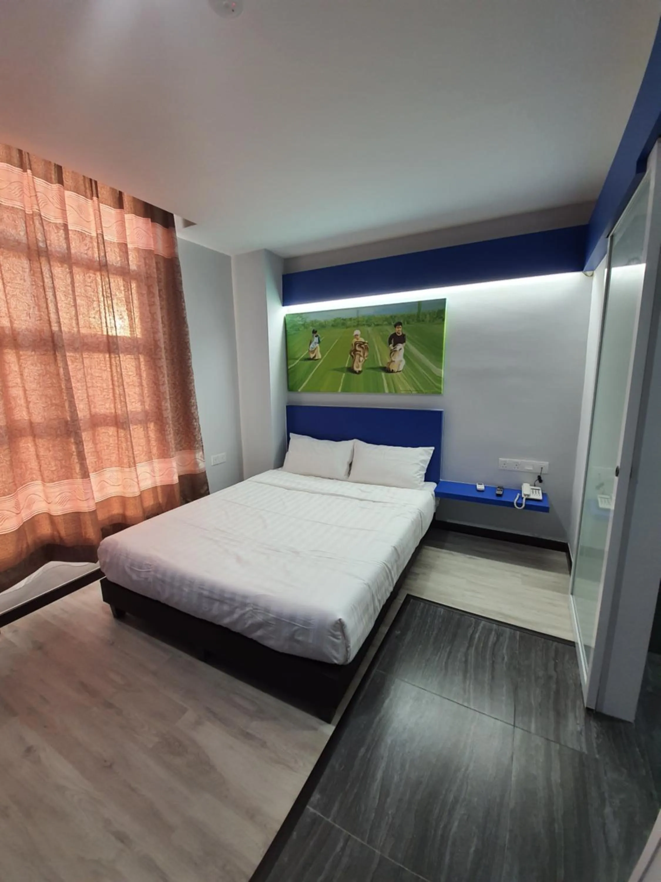 Bed in PARADIAN HOTEL