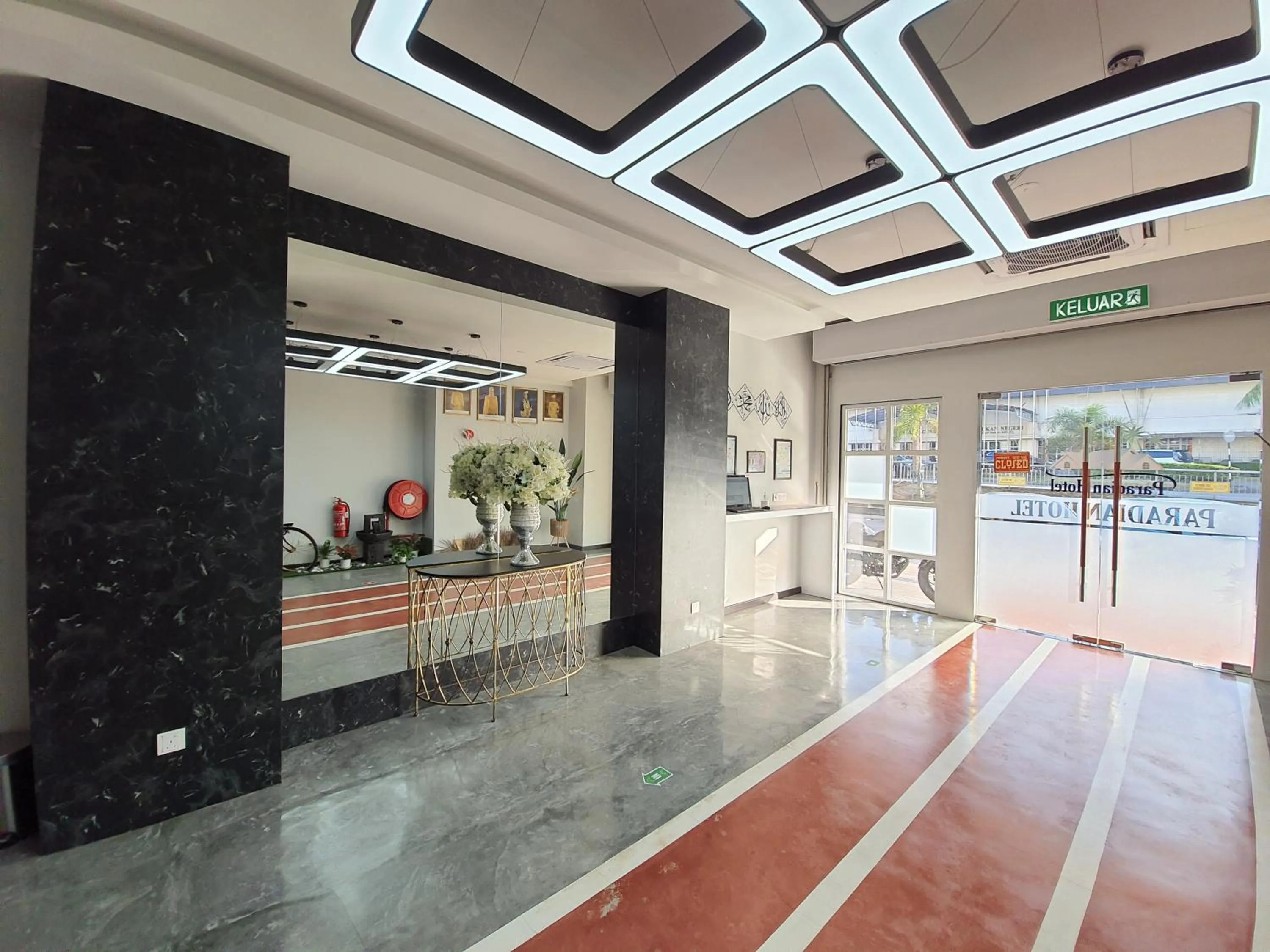 Lobby or reception in PARADIAN HOTEL