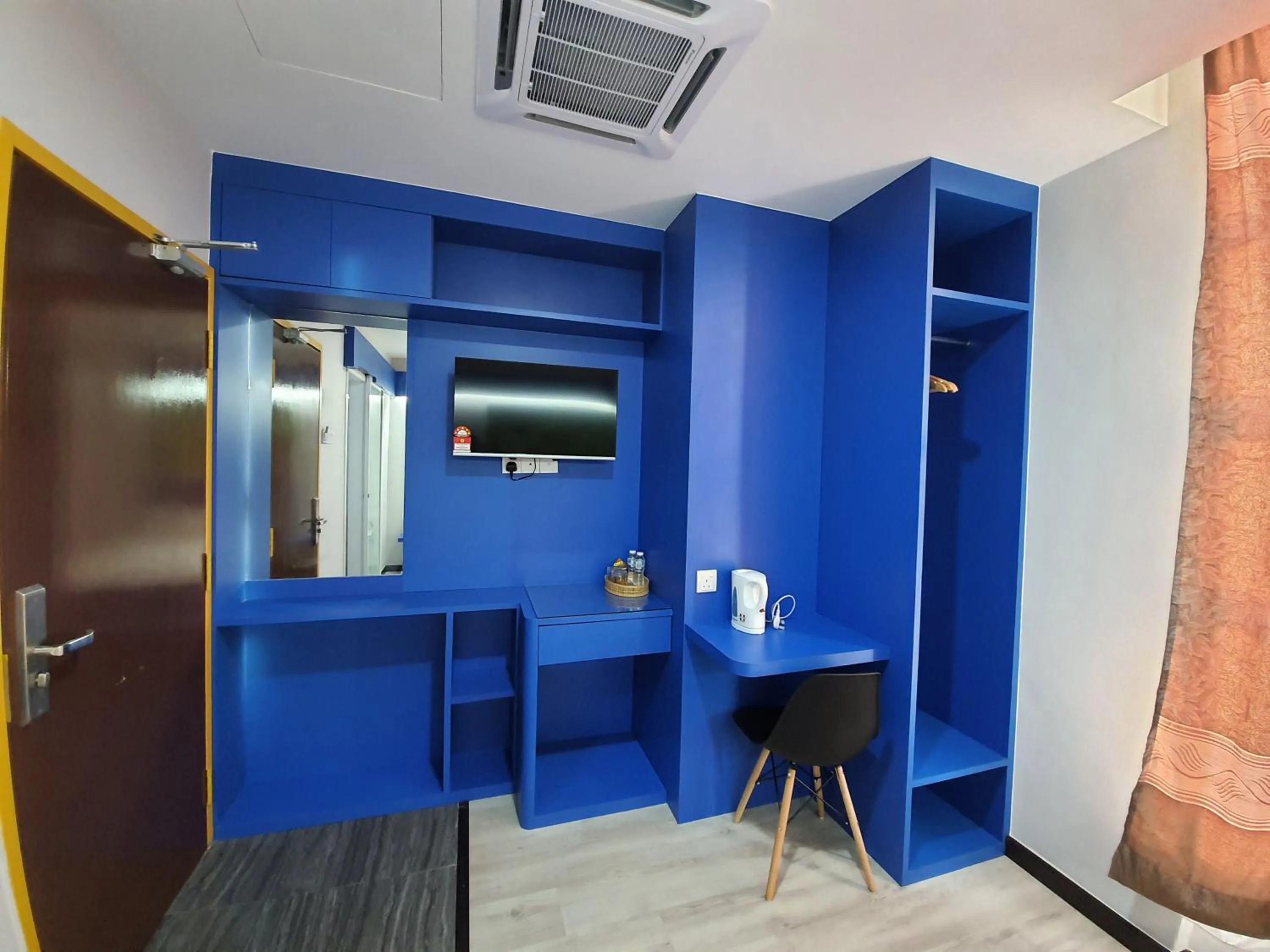 TV and multimedia in PARADIAN HOTEL