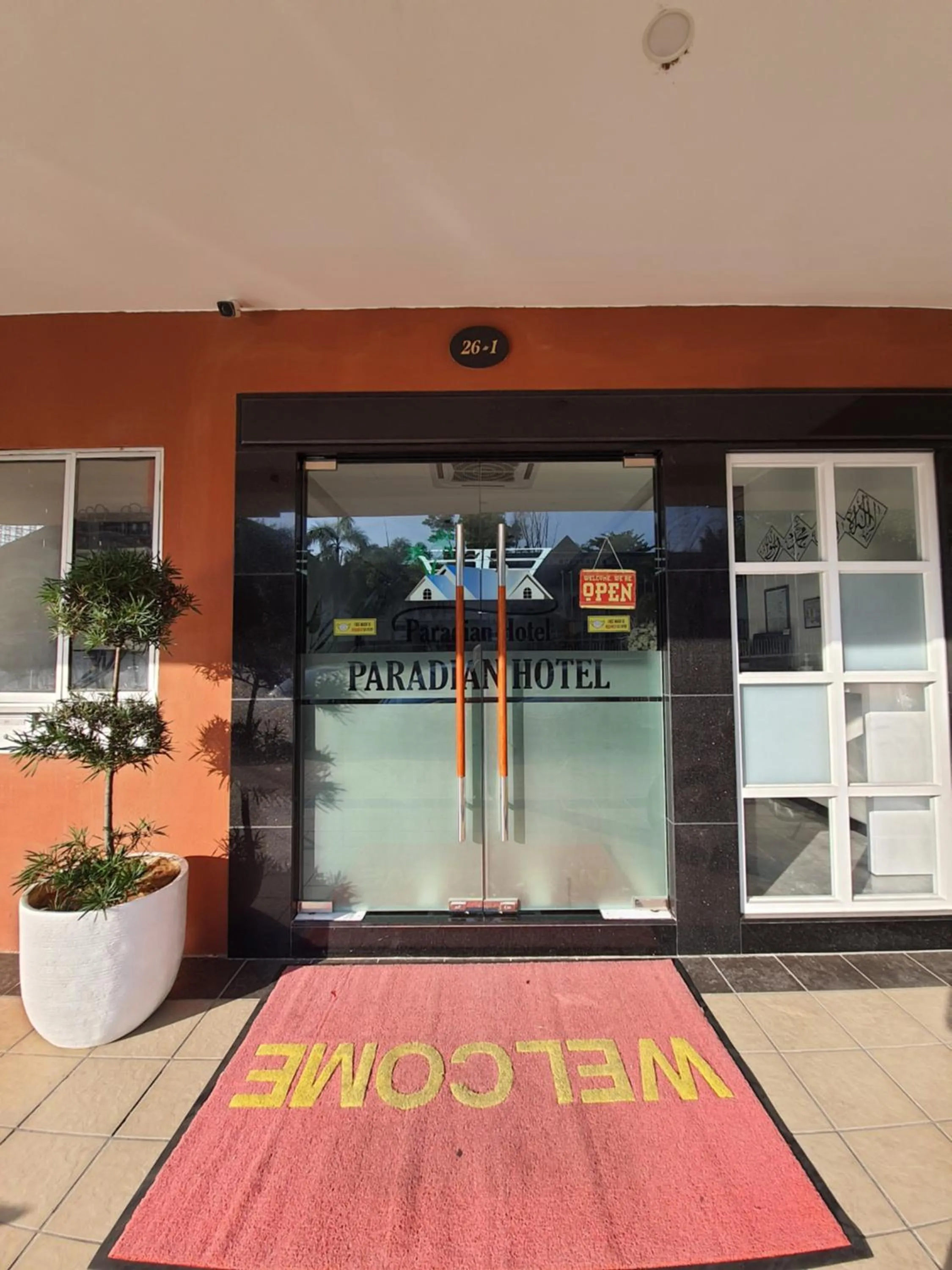 Facade/entrance in PARADIAN HOTEL